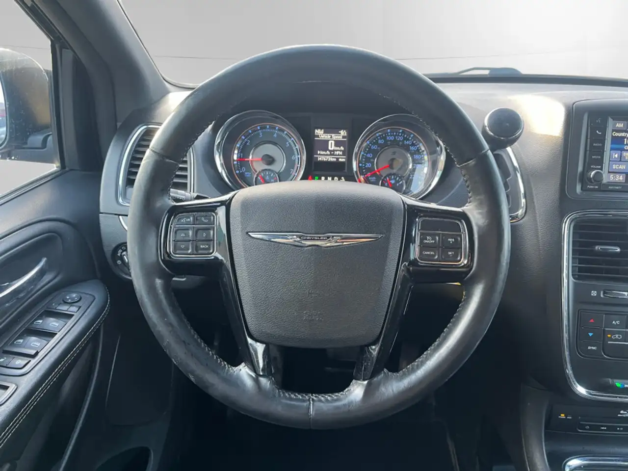 Chrysler Town & Country снимка Chrysler Town & Country