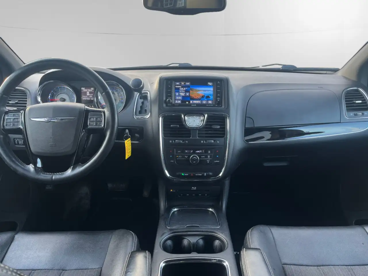 Chrysler Town & Country снимка Chrysler Town & Country