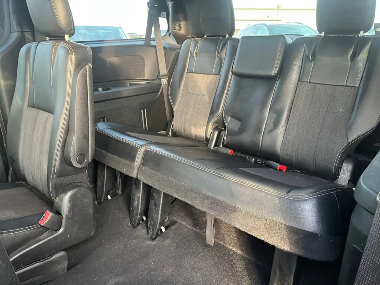 Chrysler Town & Country снимка Chrysler Town & Country