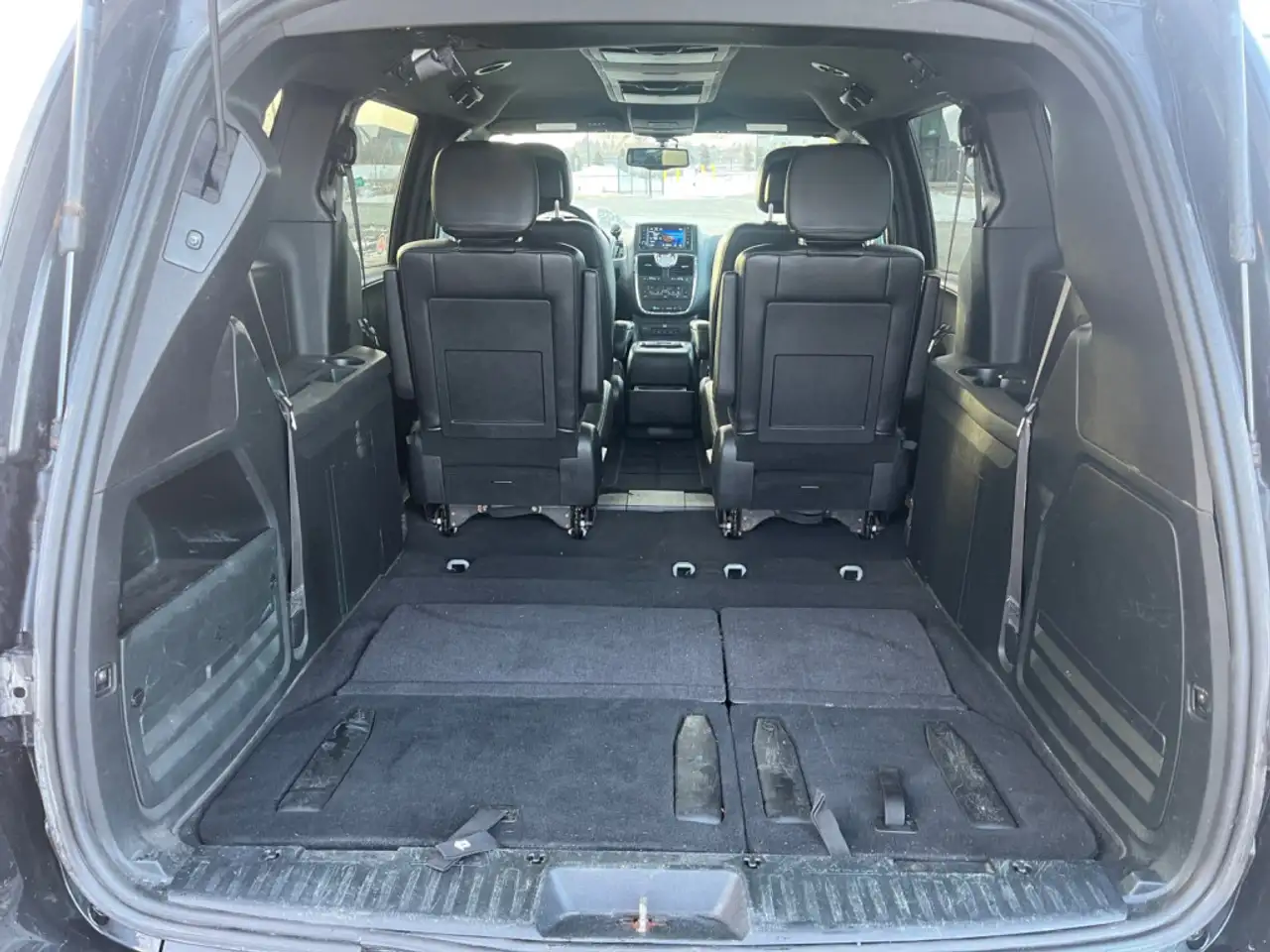 Chrysler Town & Country снимка Chrysler Town & Country