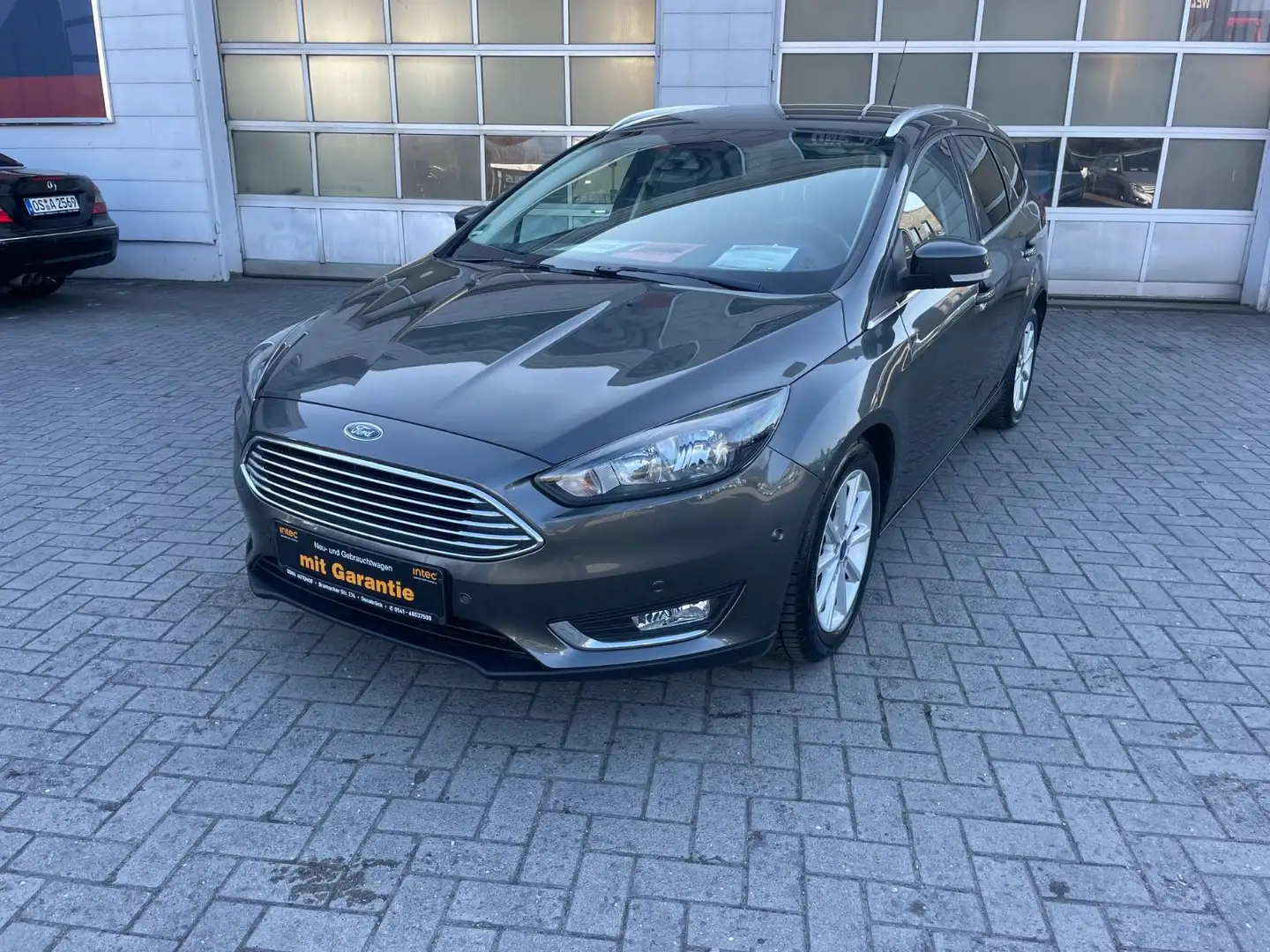 Ford Focus Turnier Titanium Grau - 2