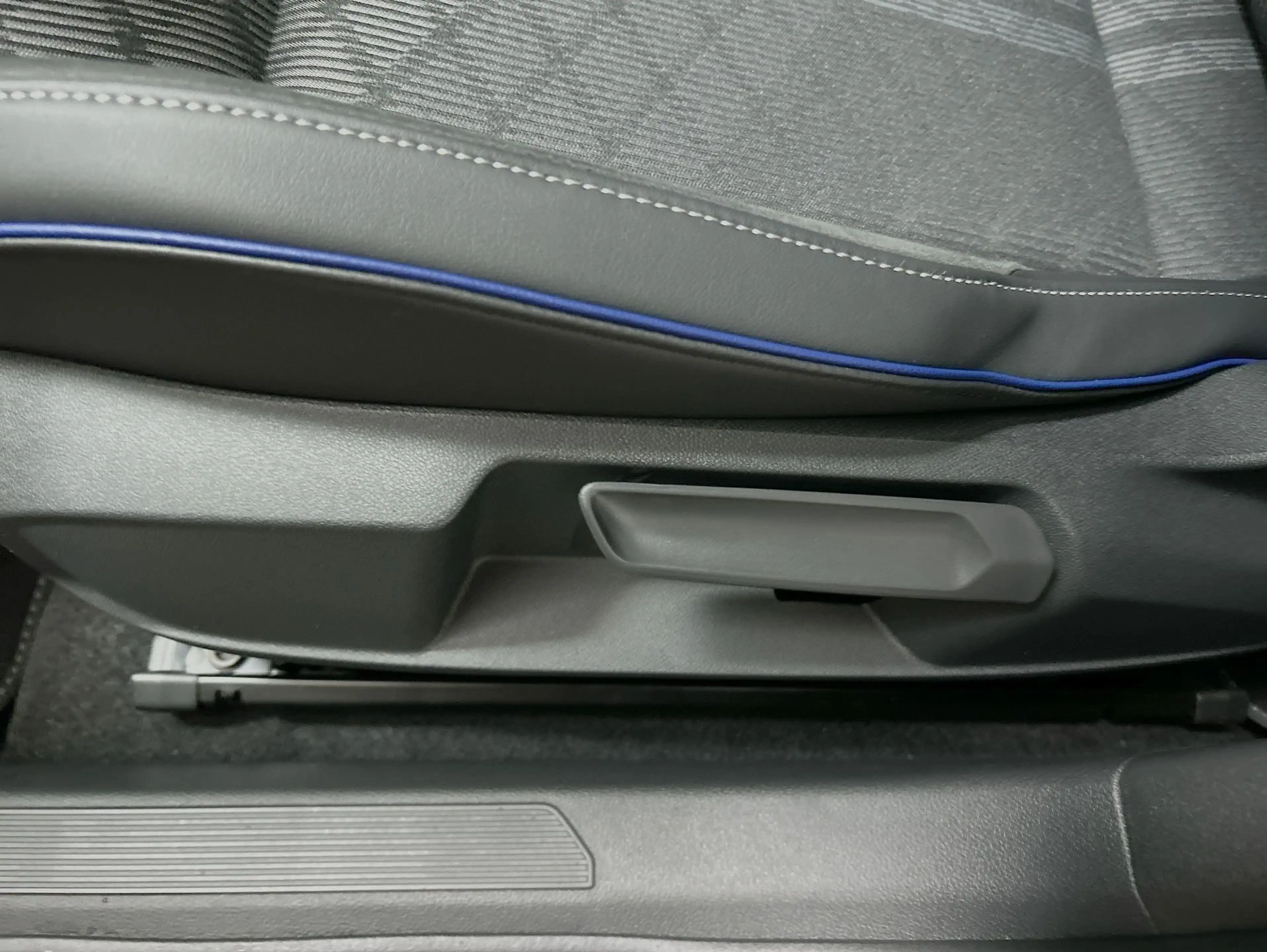 Volkswagen Golf Variant 1.5 eTSI DSG  R-Line CarPlay Pano — photo 12