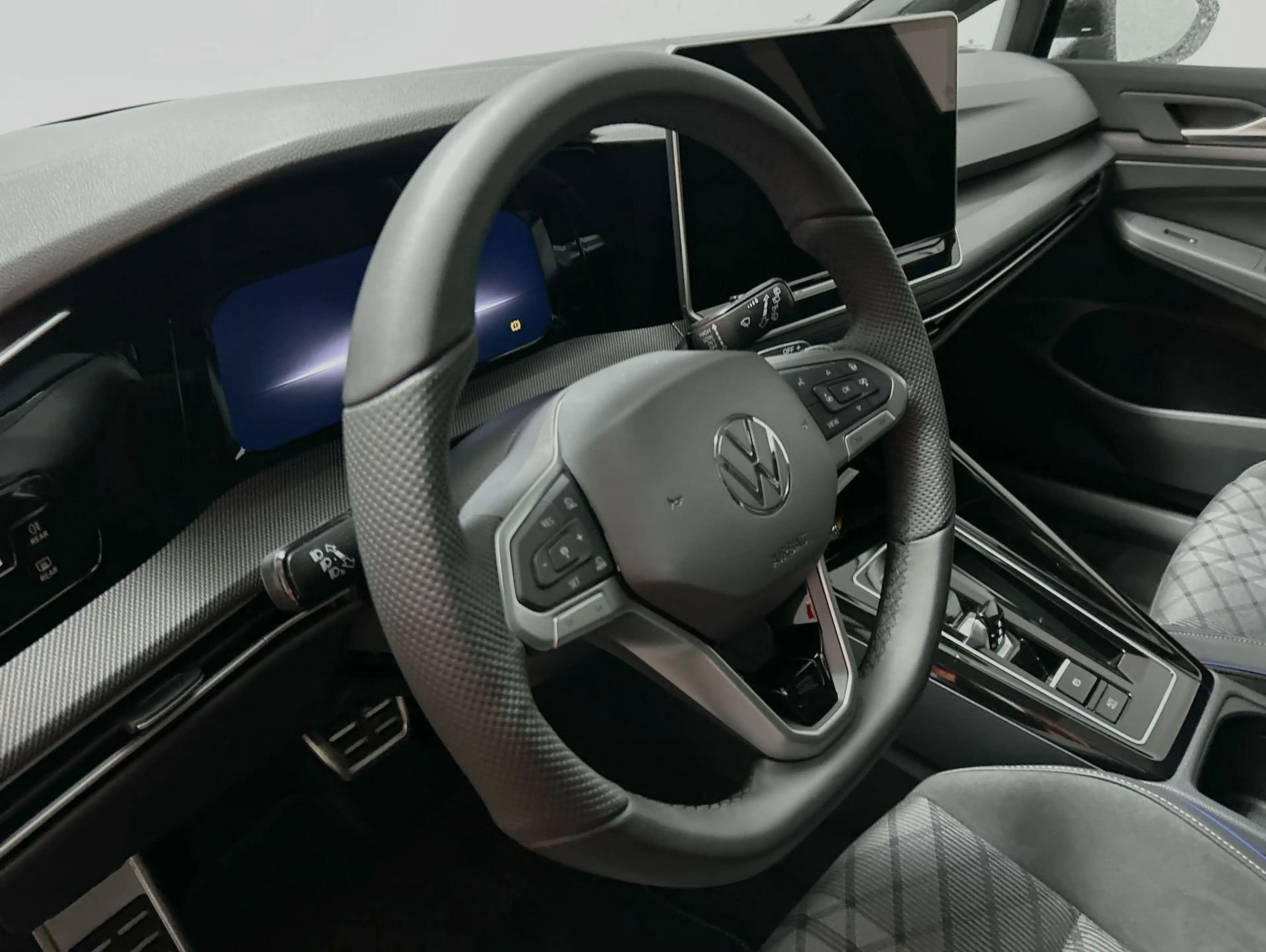 Volkswagen Golf Variant 1.5 eTSI DSG  R-Line CarPlay Pano — photo 9
