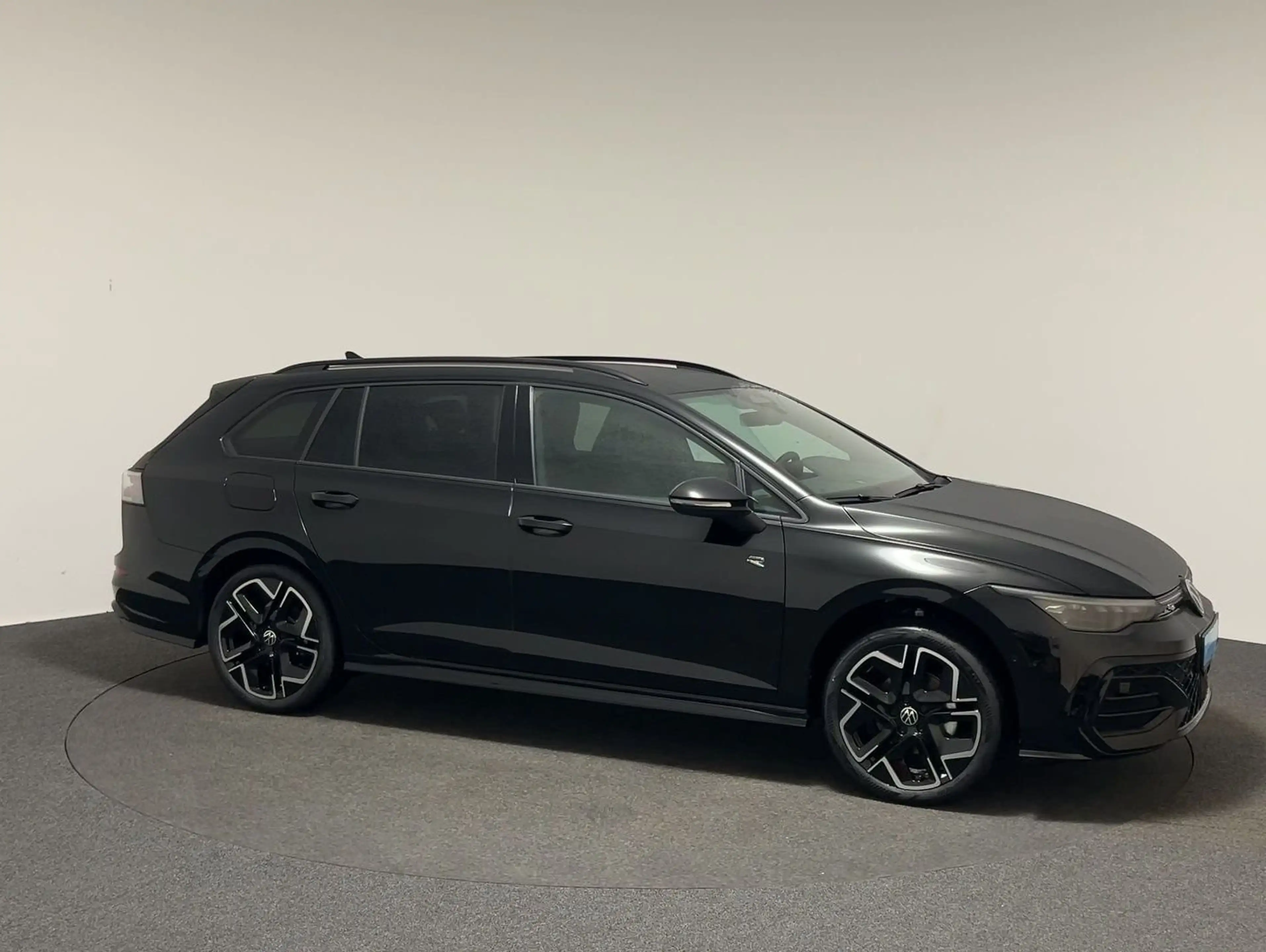 Volkswagen Golf Variant 1.5 eTSI DSG  R-Line CarPlay Pano — photo 6