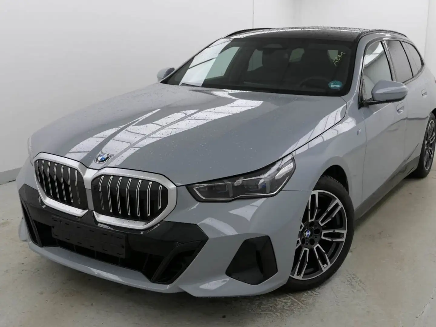 BMW 520 i T. M Sport Standh.SurView.PanoD.HUD ACC AHK Grau - 2