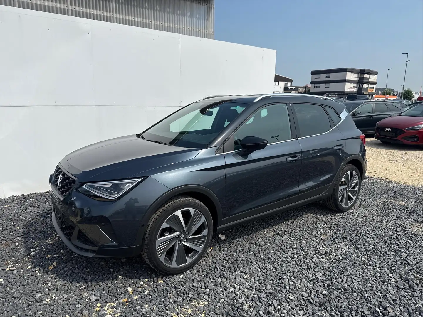 SEAT Arona FR NAVI SHZ VOLL LED RFK PDC v+h 18ALU 1.0 TSI ... Grau - 1