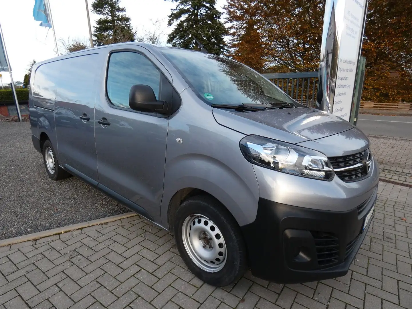 Opel Vivaro Kasten Edition Lang NAVI AHK Klima Grau - 2