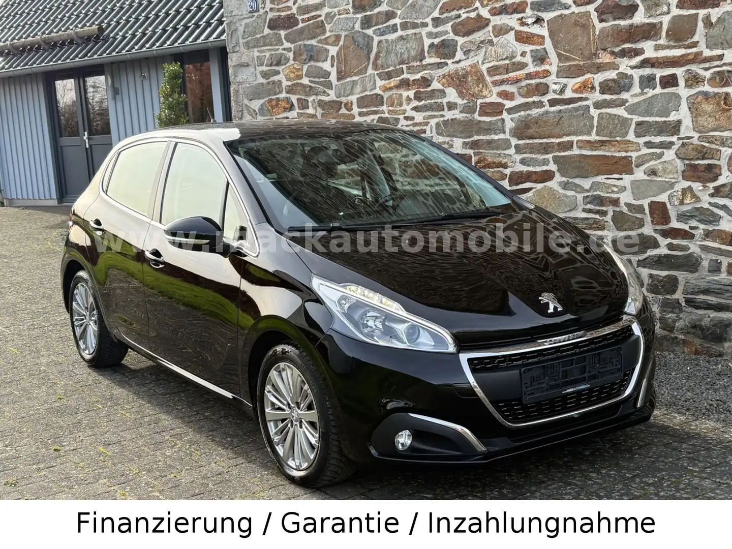Peugeot 208 Allure Schwarz - 1