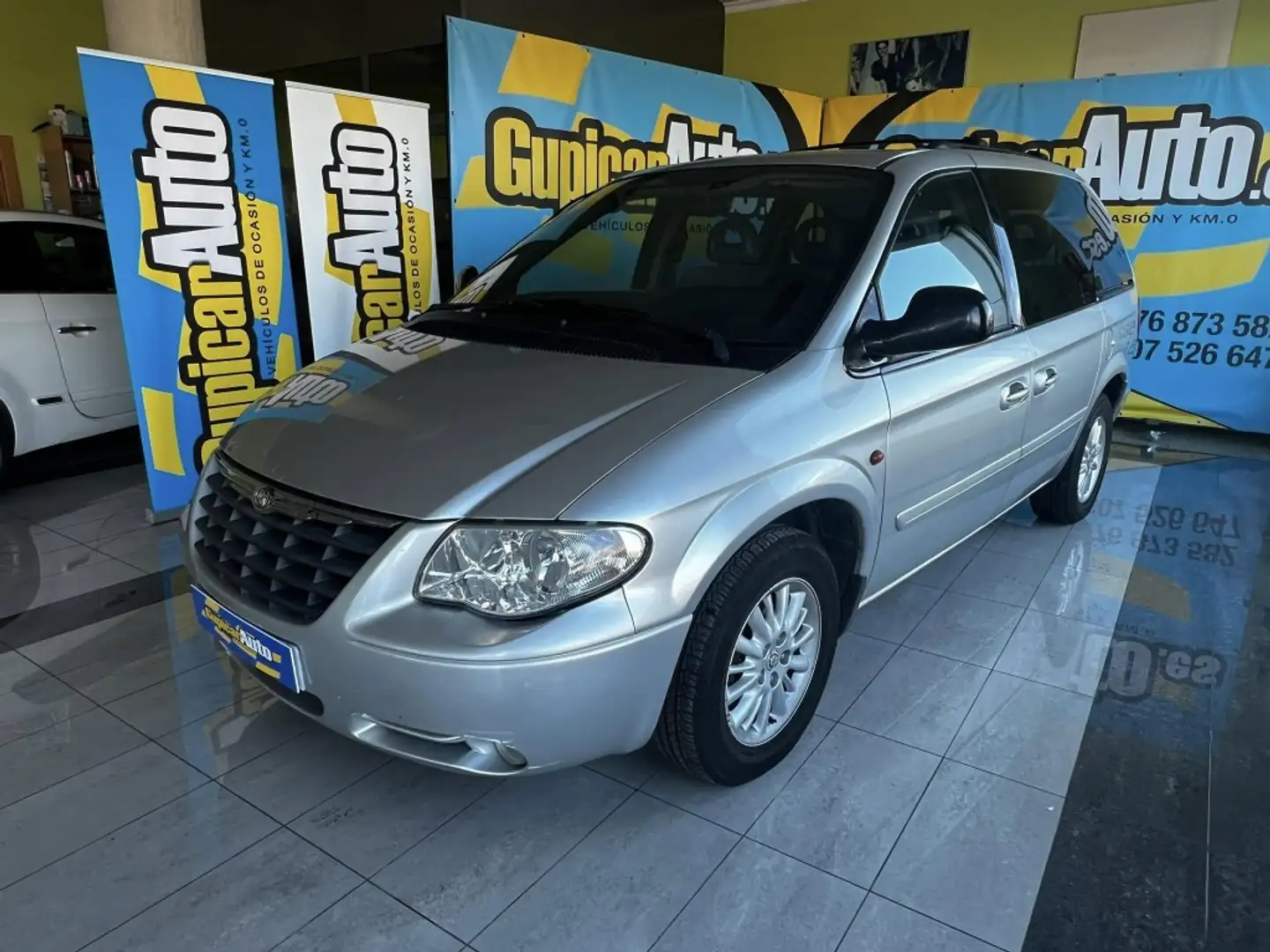 Chrysler Voyager 2.8CRD LX Aut. Gris - 1
