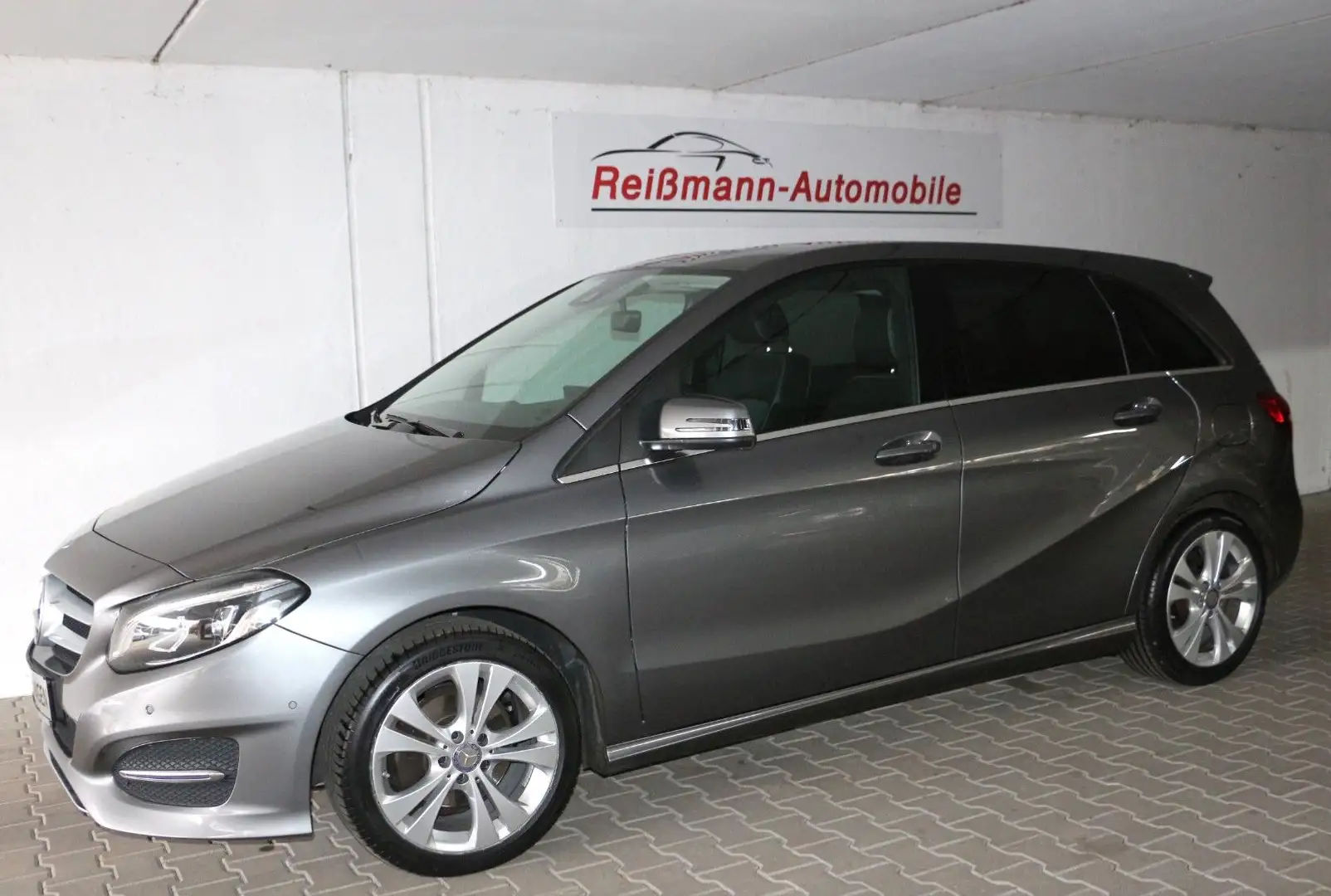 Mercedes-Benz B 200 B Klasse B 200, LED, SITZHEIZG, StandHeizg, NAVI Grau - 1