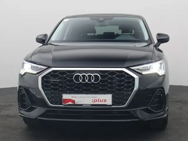 Audi Q3 view 3