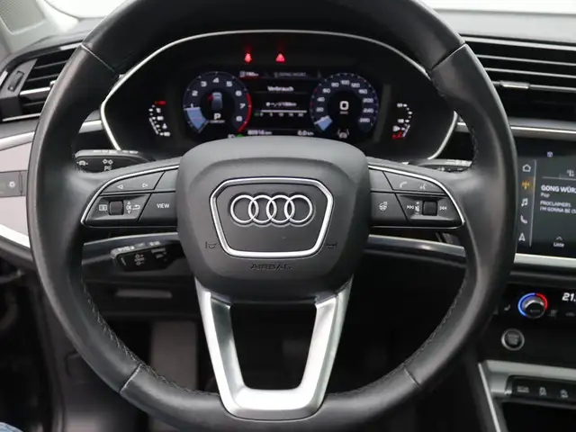 Audi Q3 view 16