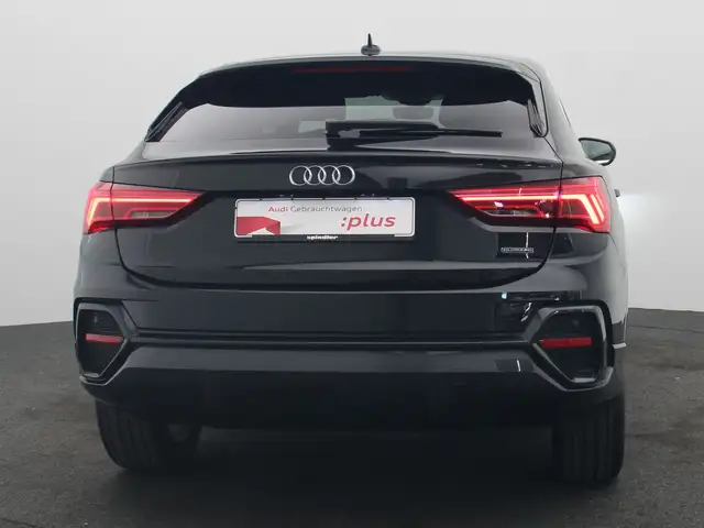 Audi Q3 view 6