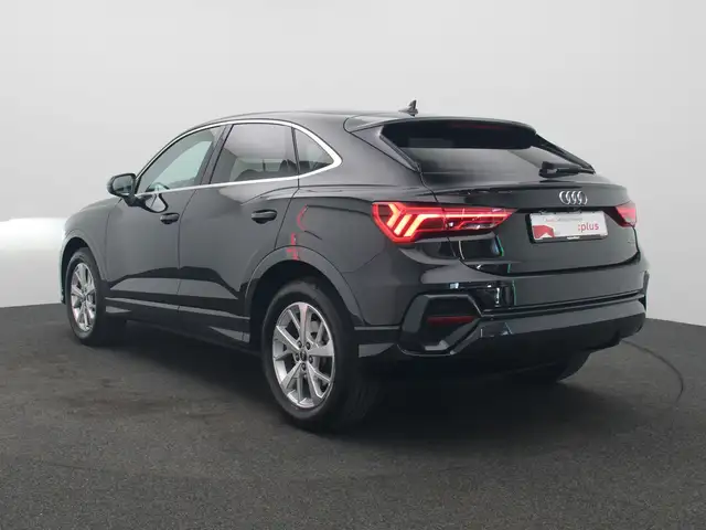 Audi Q3 view 5