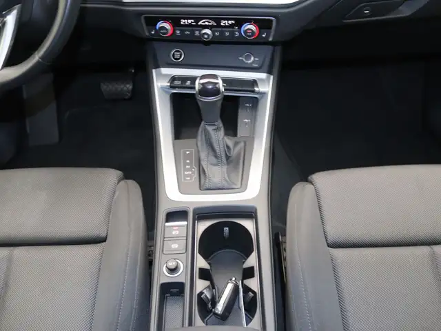 Audi Q3 view 12