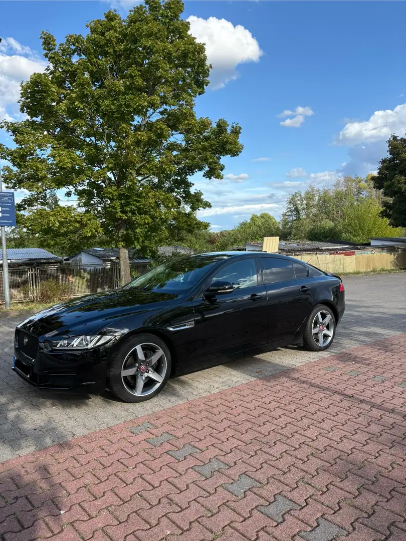 Jaguar XE Prestige Schwarz - 2
