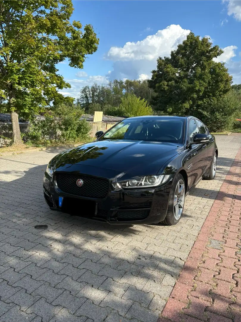 Jaguar XE Prestige Schwarz - 1