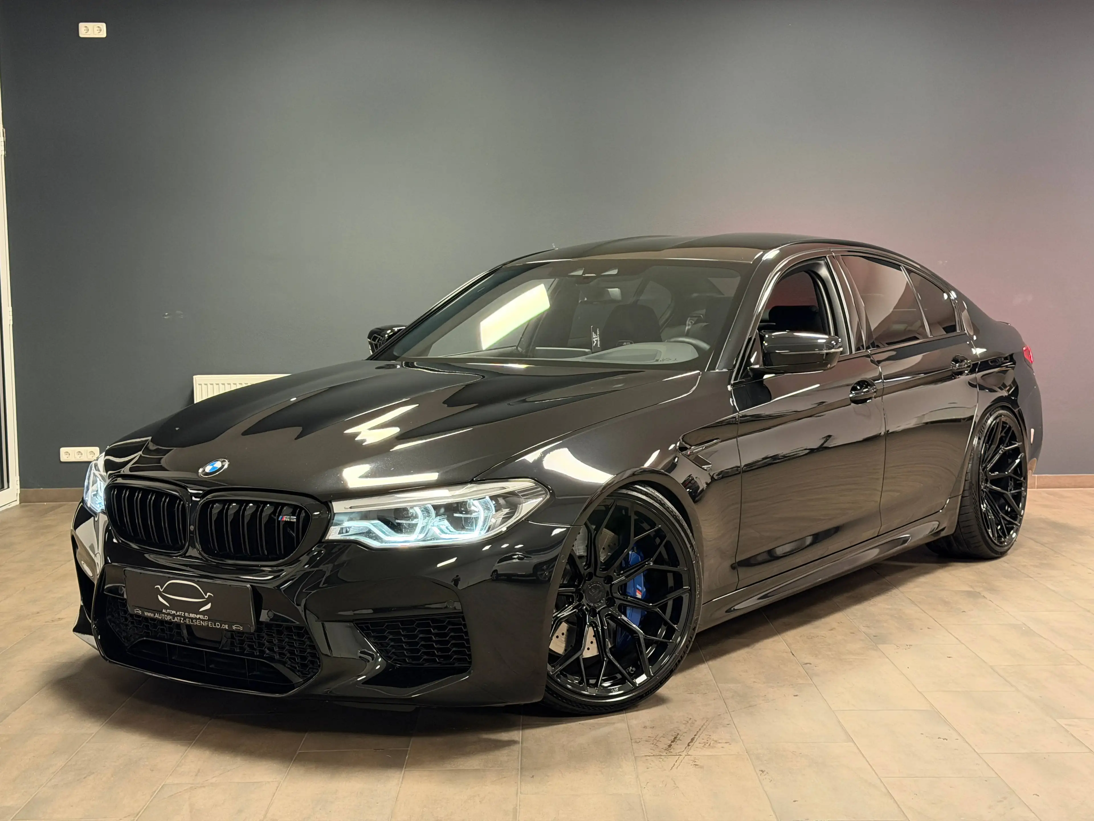 BMW M5 F90 4.4 V8 CARBON/NAPPA/HUD/360°/ACC/MEMORY/H&K