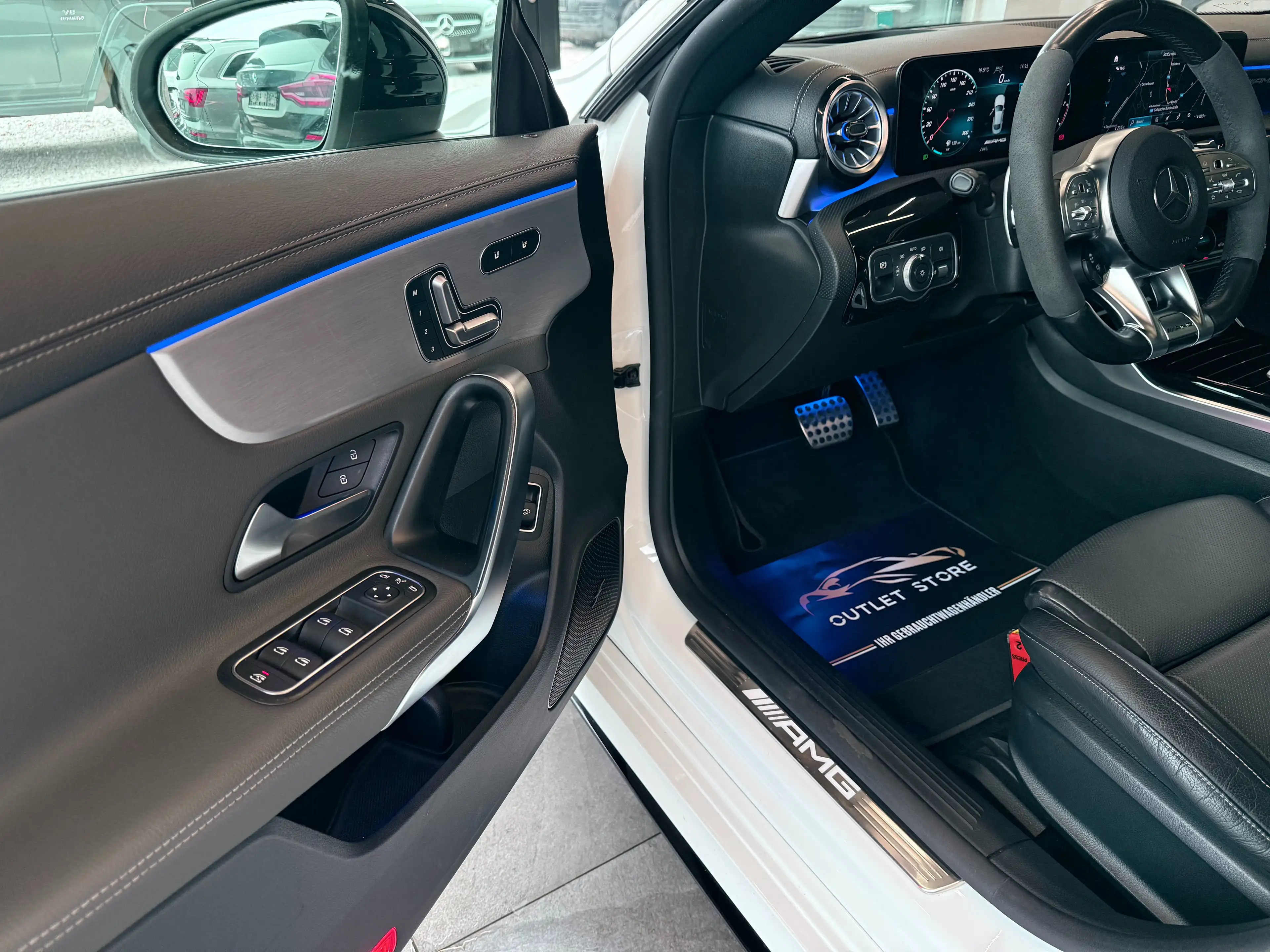 Mercedes-Benz CLA 45 AMG S 4Matic*AMG-Performance*Eventuri*Pano*Mega-VOLL* — photo 11