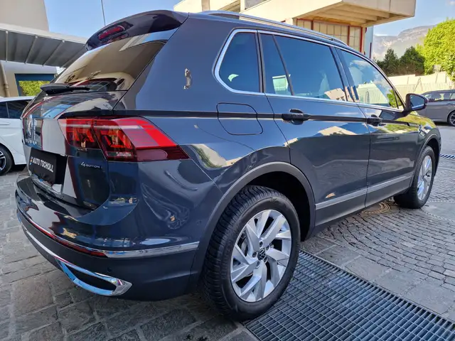 Volkswagen Tiguan view 3