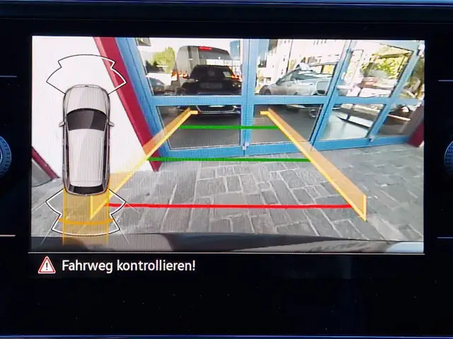 Volkswagen Tiguan view 12