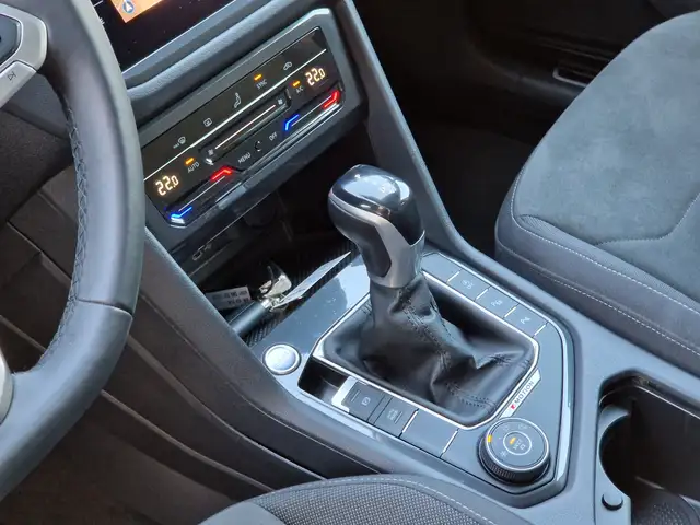 Volkswagen Tiguan view 13