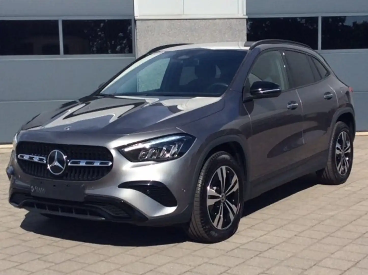 Mercedes-Benz GLA 180 Nightpakket*Sfeerlicht*Distronic*Camera*3j WB Gris - 1