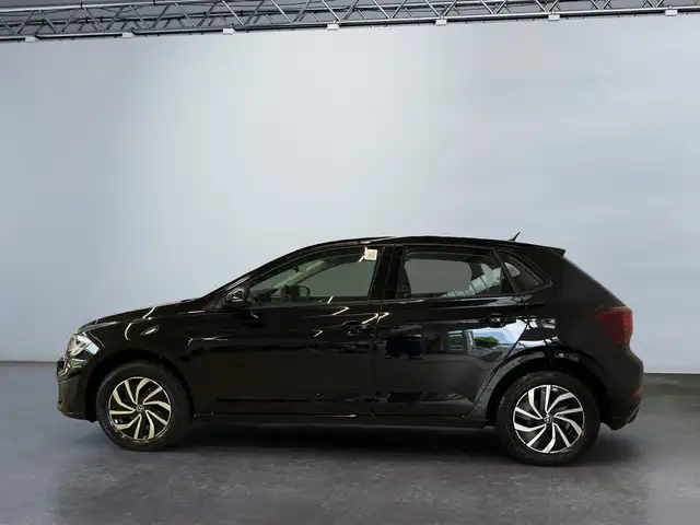 Volkswagen Polo view 3