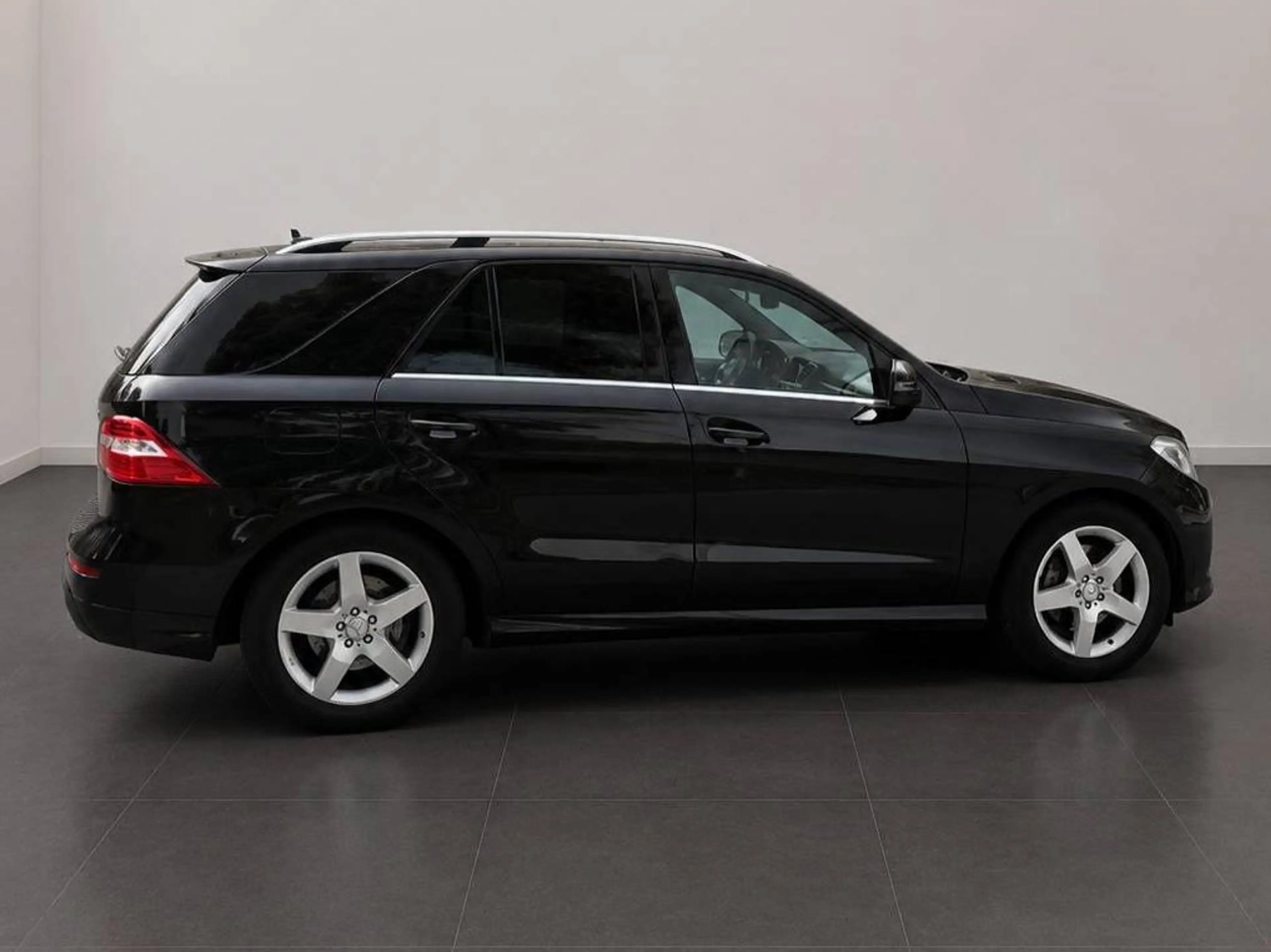Mercedes-Benz ML 350 ML 350 CDI AMG BlueTec Softclose 360 Nachtischt — photo 5