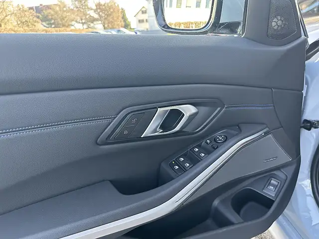 BMW 320 d  xDrive Touring Aut. M-Paket Pro, Panorama, A... Ansicht 12