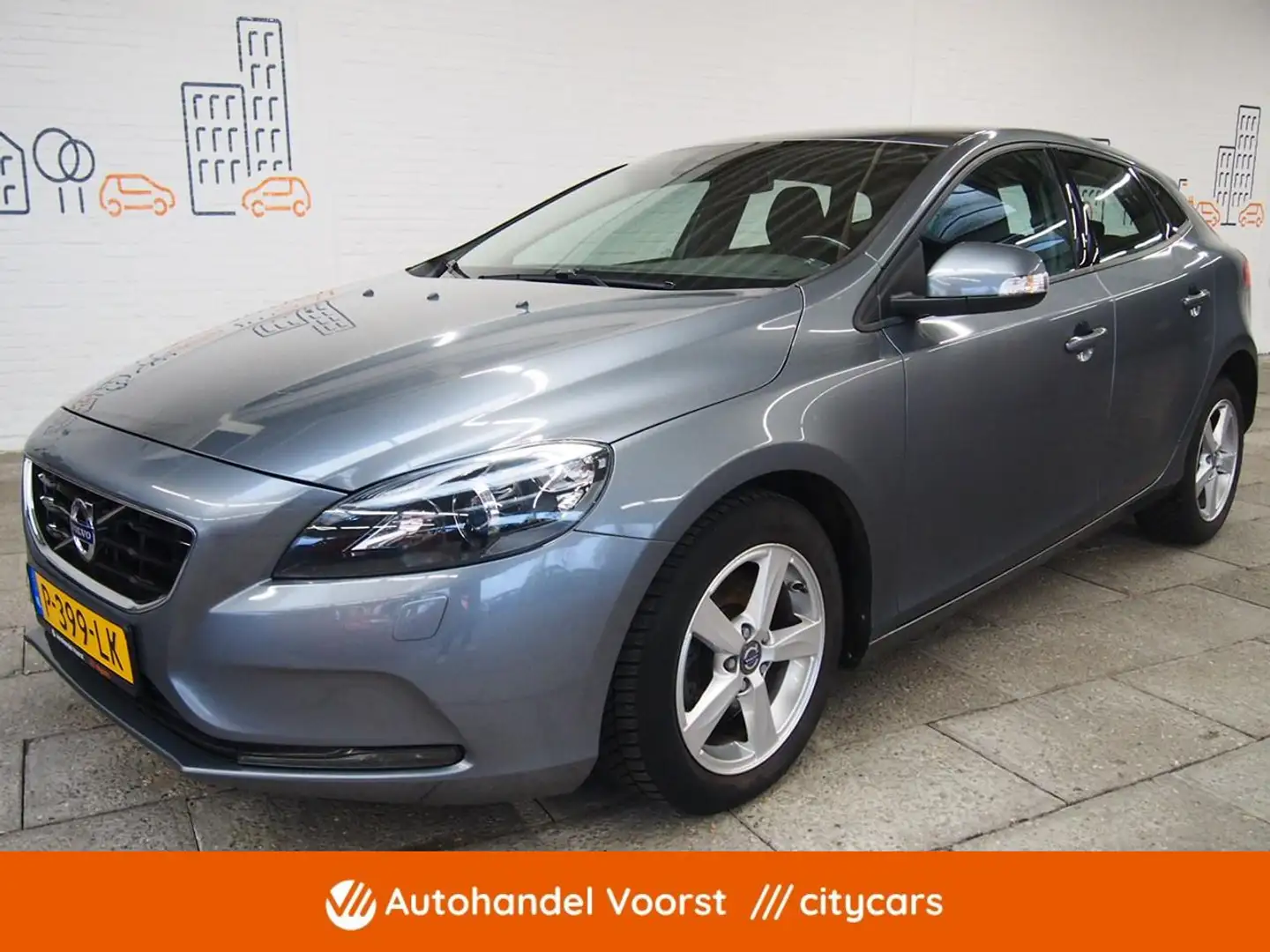 Volvo V40 2.0 T2 Momentum (APK:Nieuw) Incl.Garantie Grijs - 1