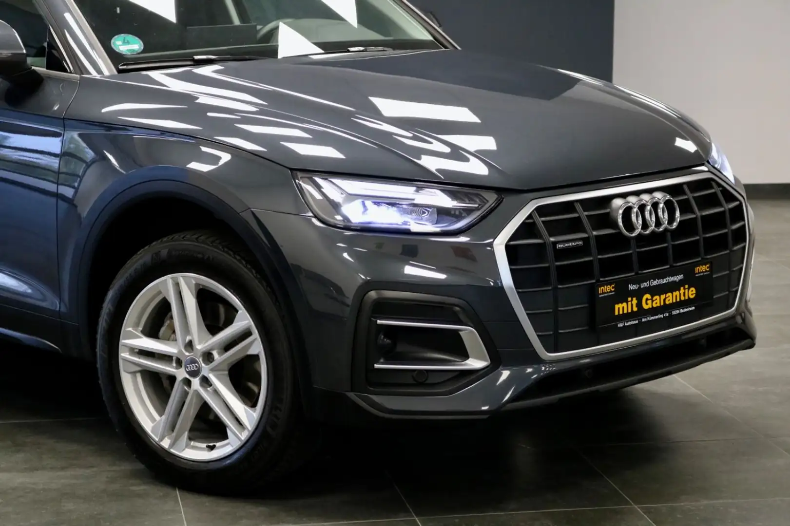 Audi Q5 40 TDI quattro basis/apple/ahk/pdc Grau - 2
