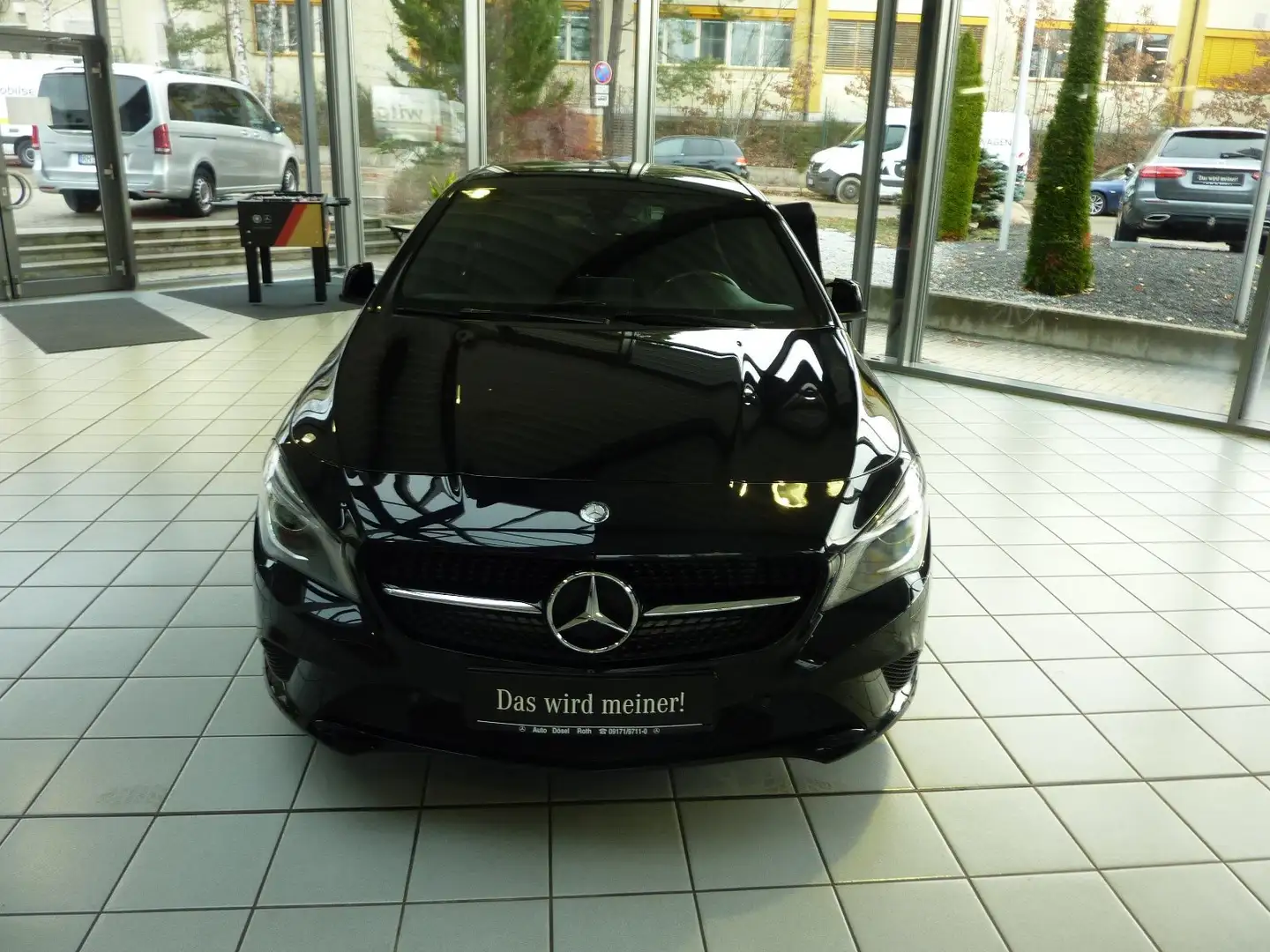 Mercedes-Benz CLA 180 Urban+Night Paket+8 Fach Bereifung Noir - 1