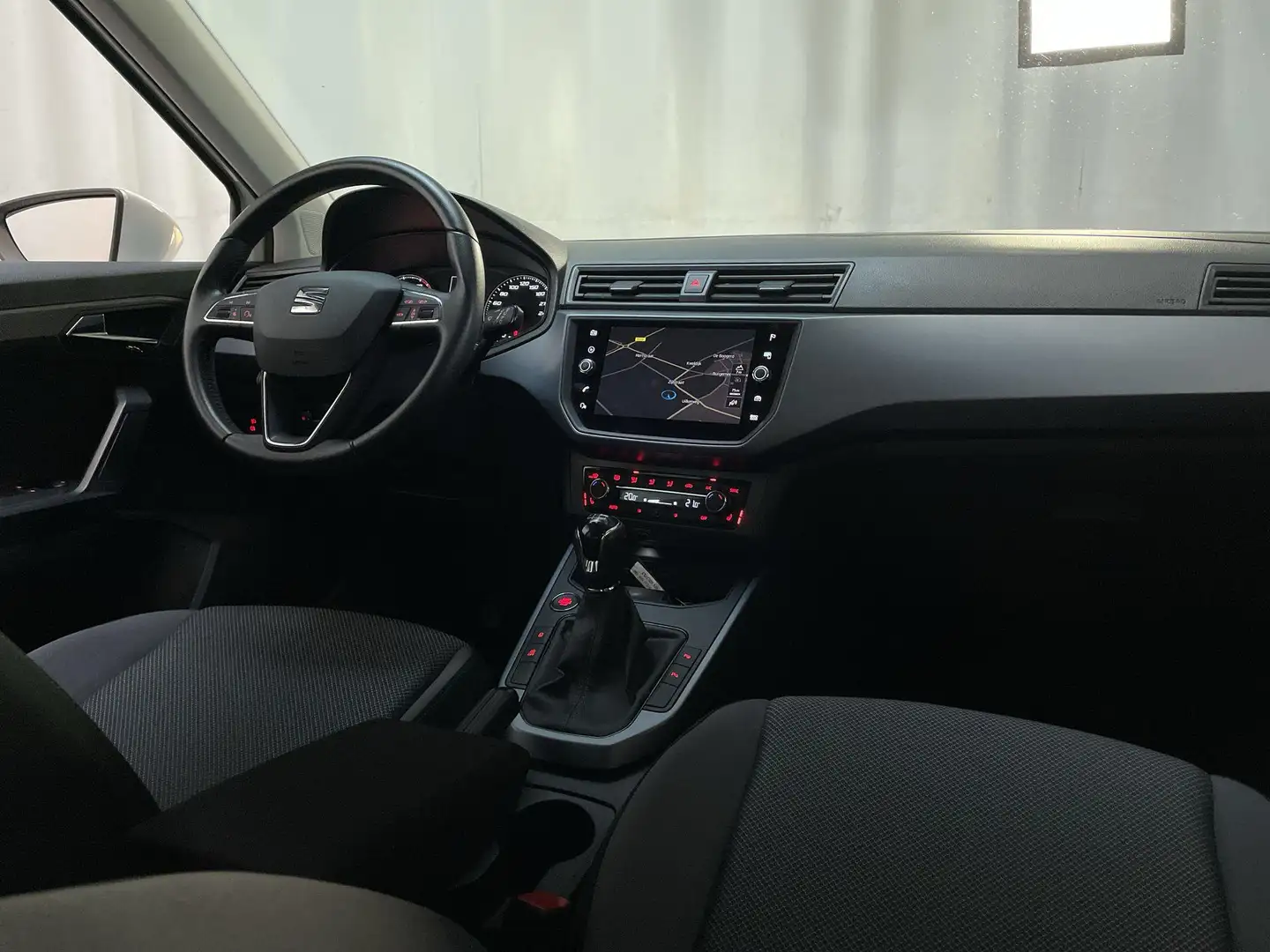 SEAT Arona 1.0 TSI Style Business Intense Navigatie Stoelverw Weiß - 2