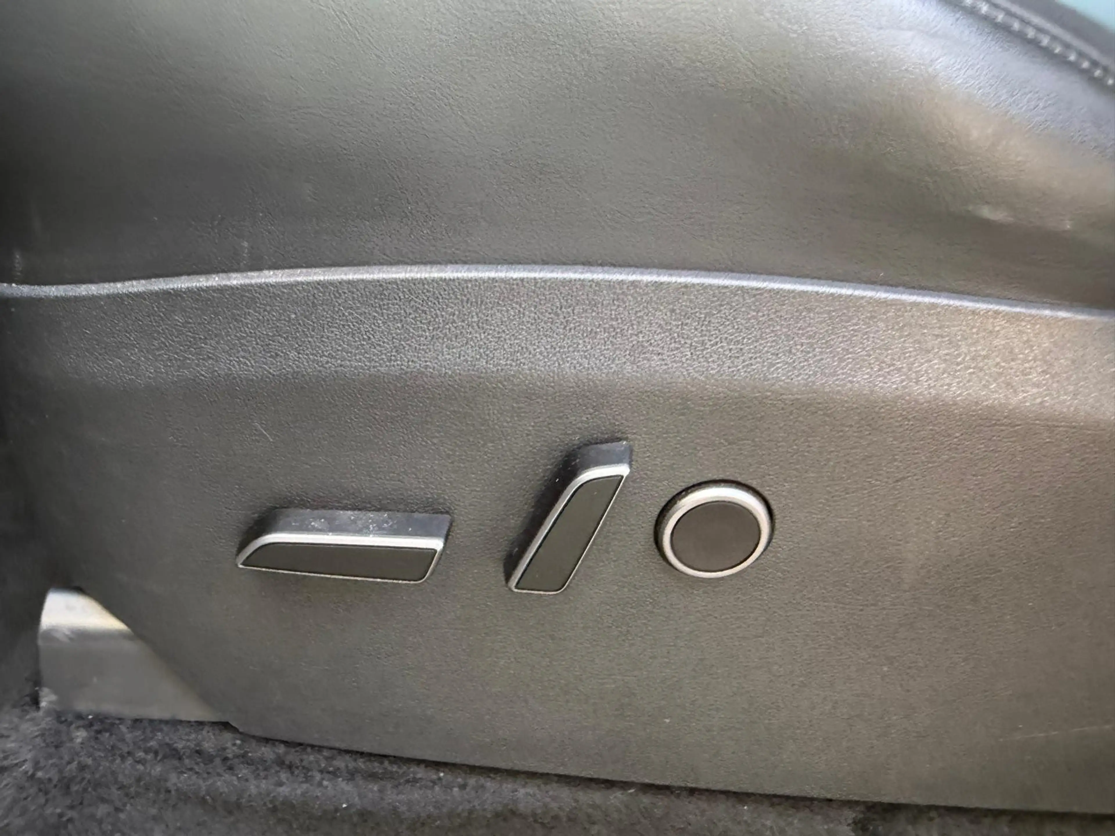 Tesla Model Y LR Dual AWD PANO+STDHZ+NAVI+LED+ACC+19+ — photo 12