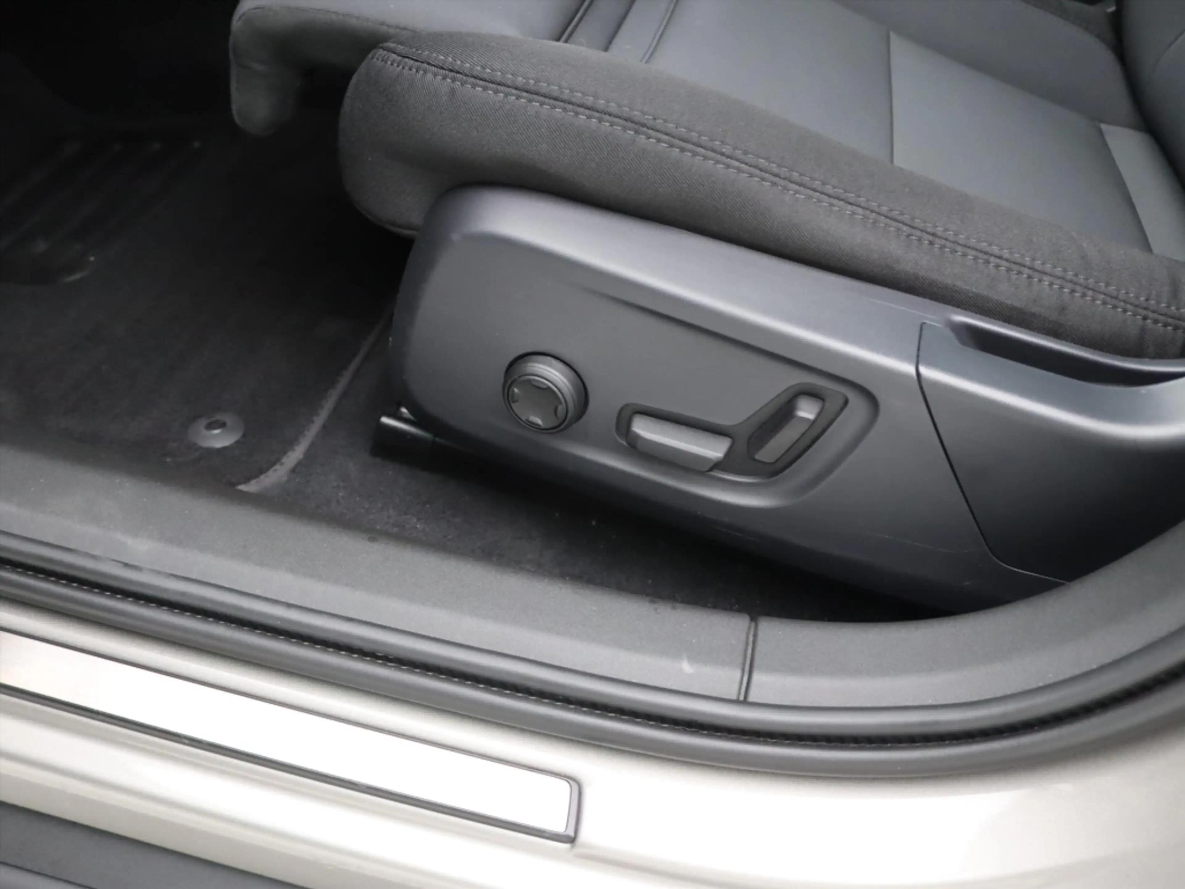 Polestar 2 Long Range Dual Motor 408PK 91.5% SoH 78kWh [ TREK — photo 17