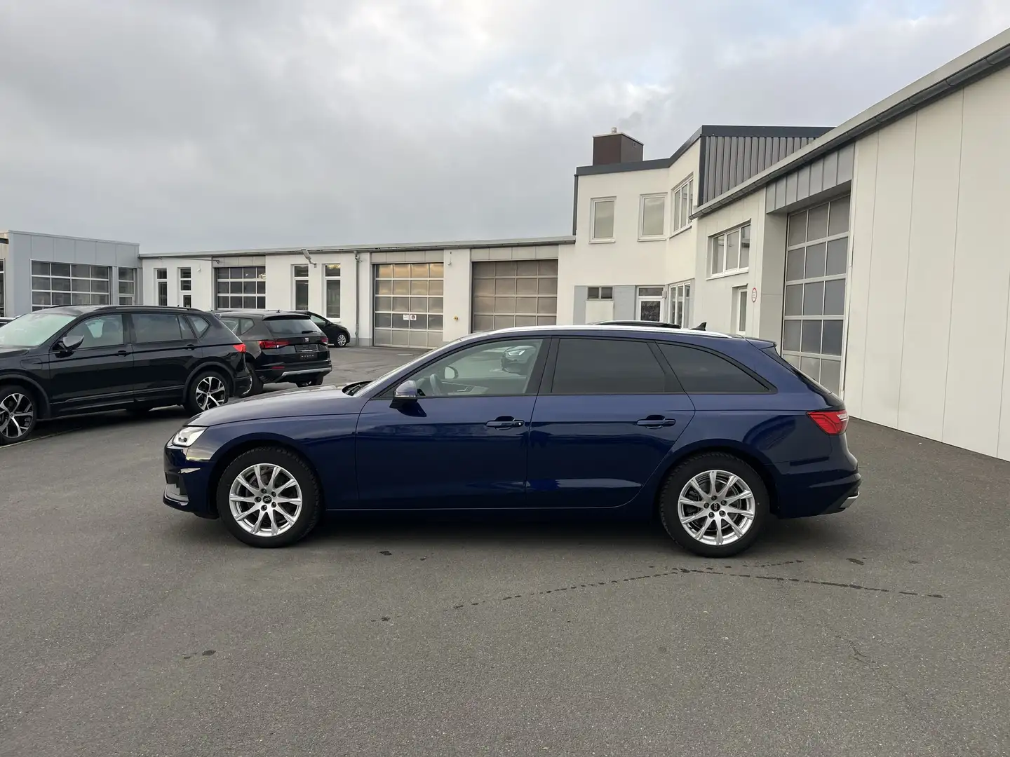 Audi A4 Avant 35 2.0 TDI S tronic 188€ m. 20% Anzahlung Bleu - 2