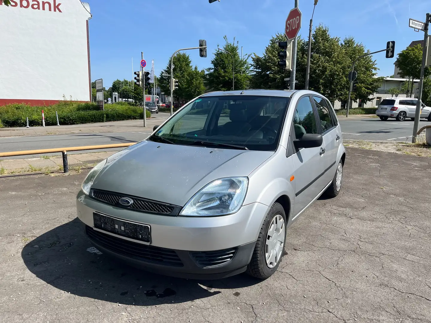 Ford Fiesta AMBIENTE*SCHIEBEDACH*2-HAND*TÜV/AU*06/2027* Silber - 1