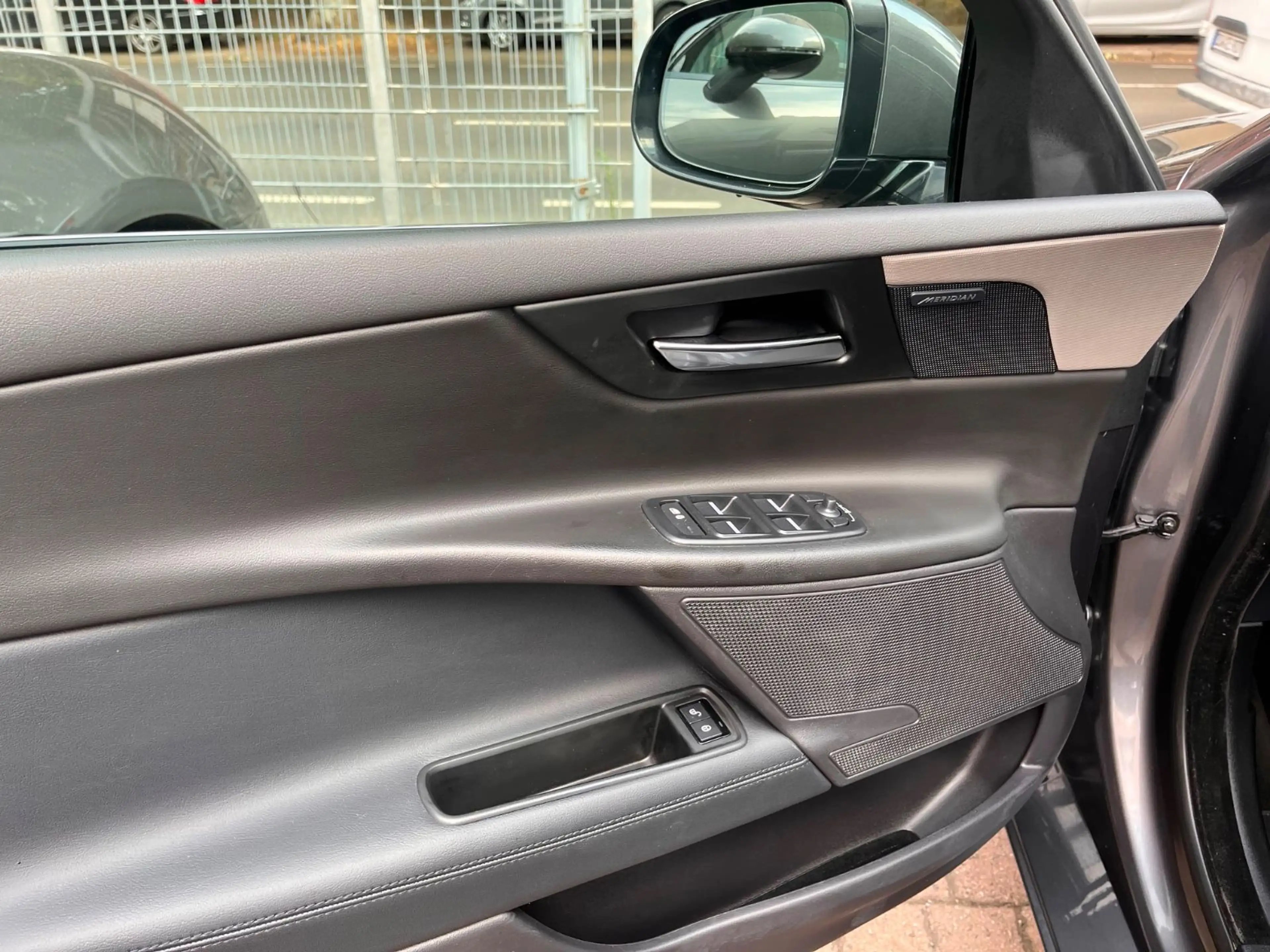 Jaguar XE Portfolio Bi-Xenon Panoramadach  Kamera Leder — photo 15