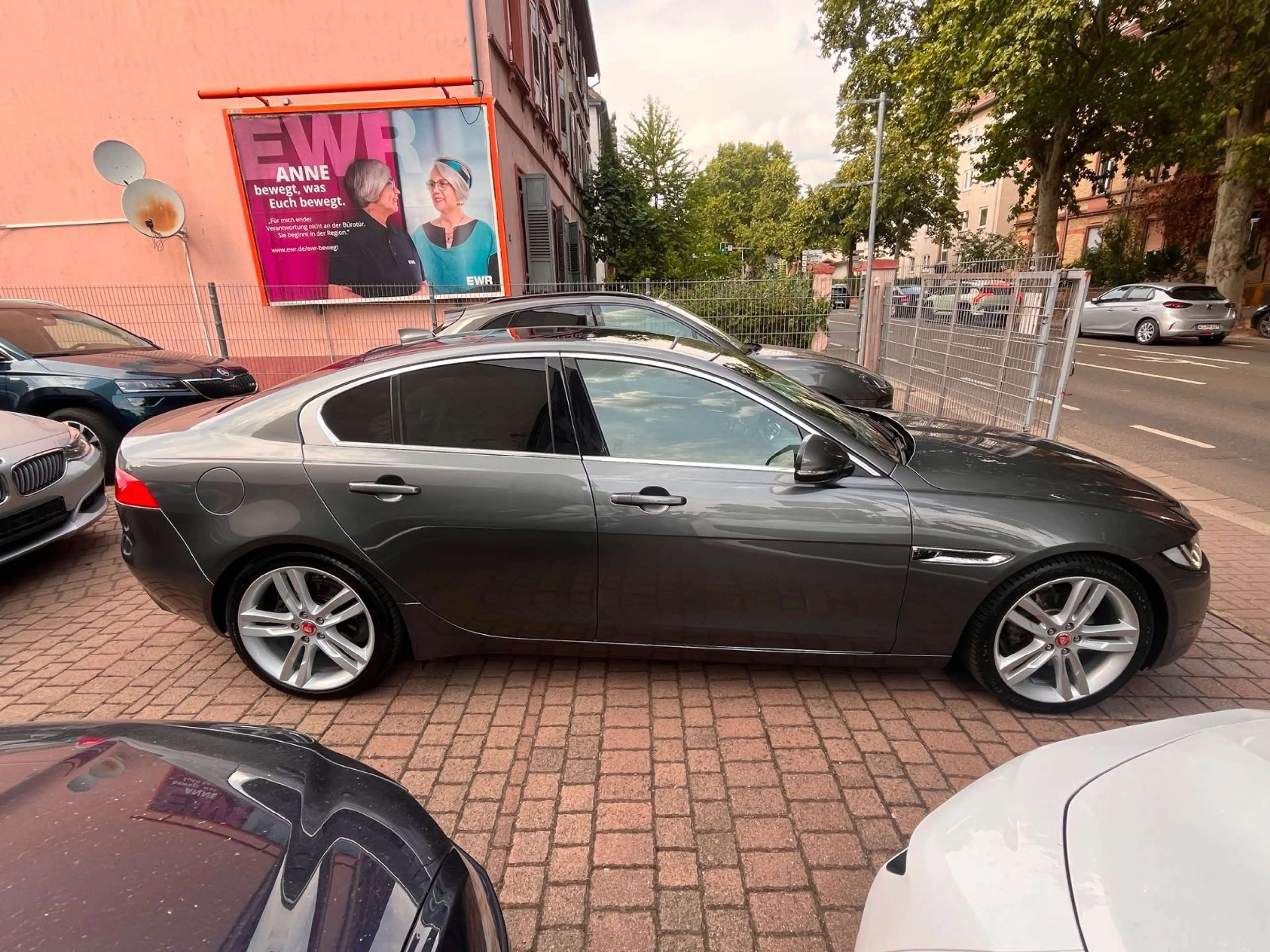 Jaguar XE Portfolio Bi-Xenon Panoramadach  Kamera Leder — photo 10