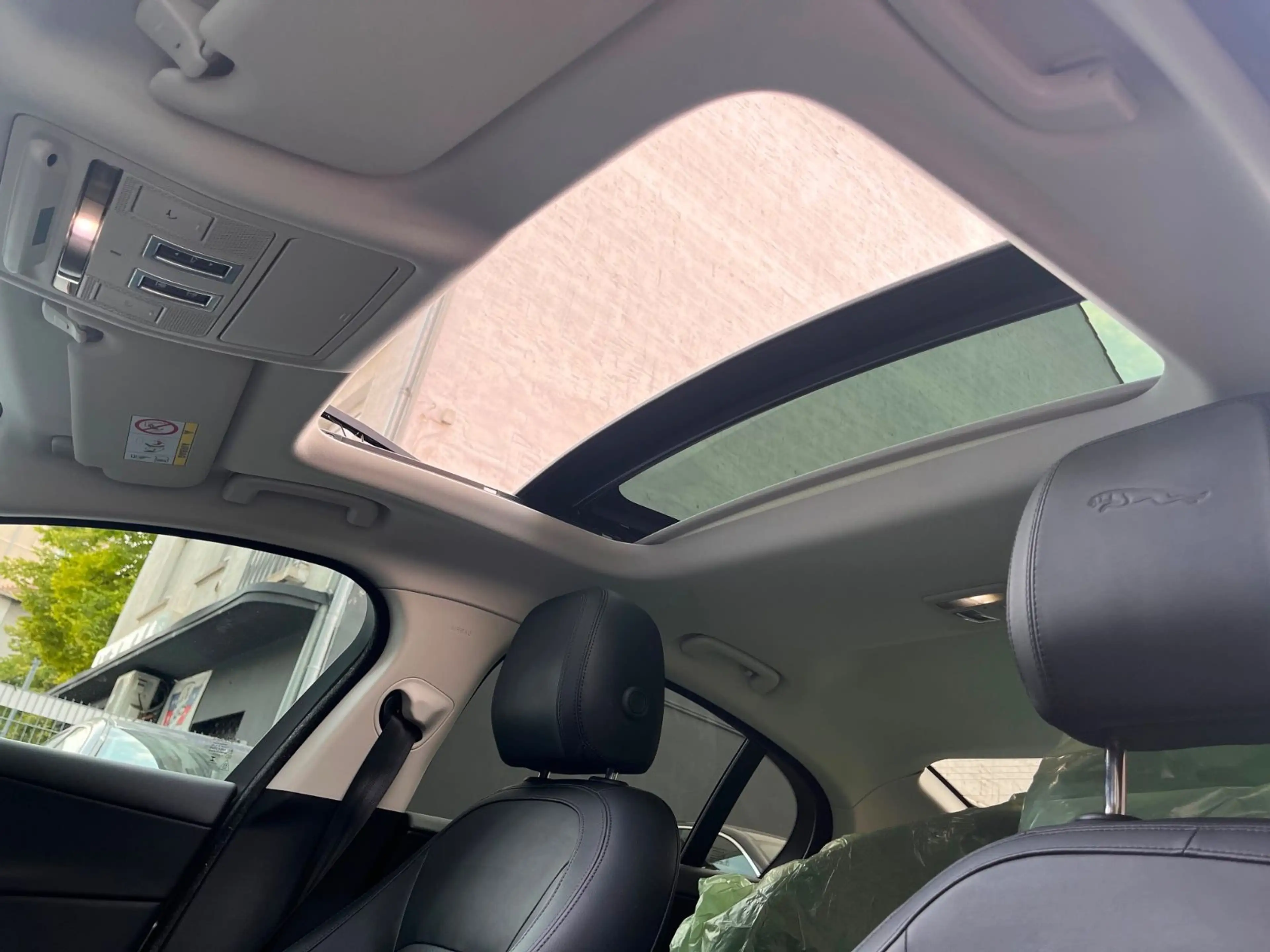 Jaguar XE Portfolio Bi-Xenon Panoramadach  Kamera Leder — photo 13