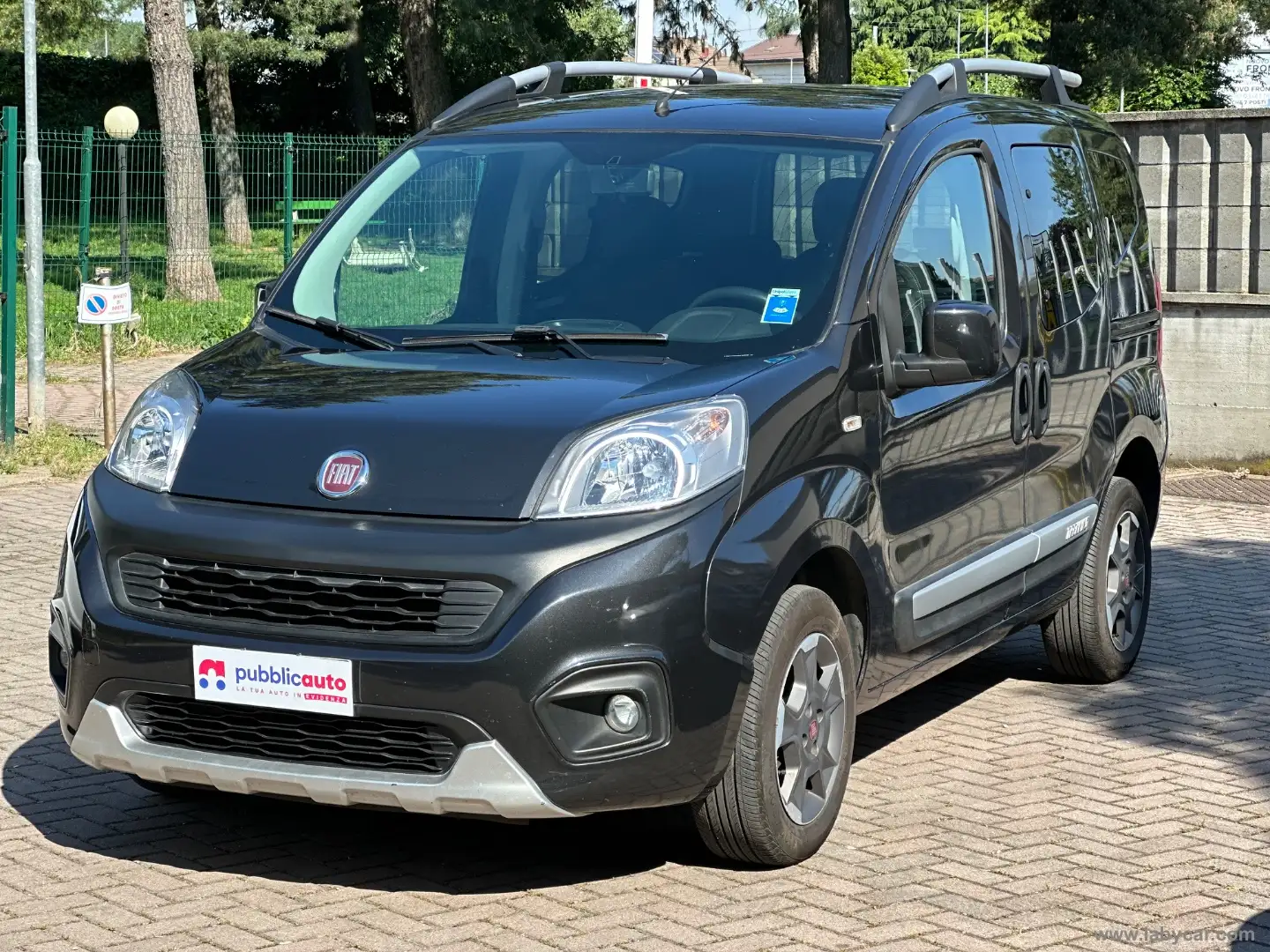 Fiat Qubo 1.3 MJT 80 CV Trekking Schwarz - 1