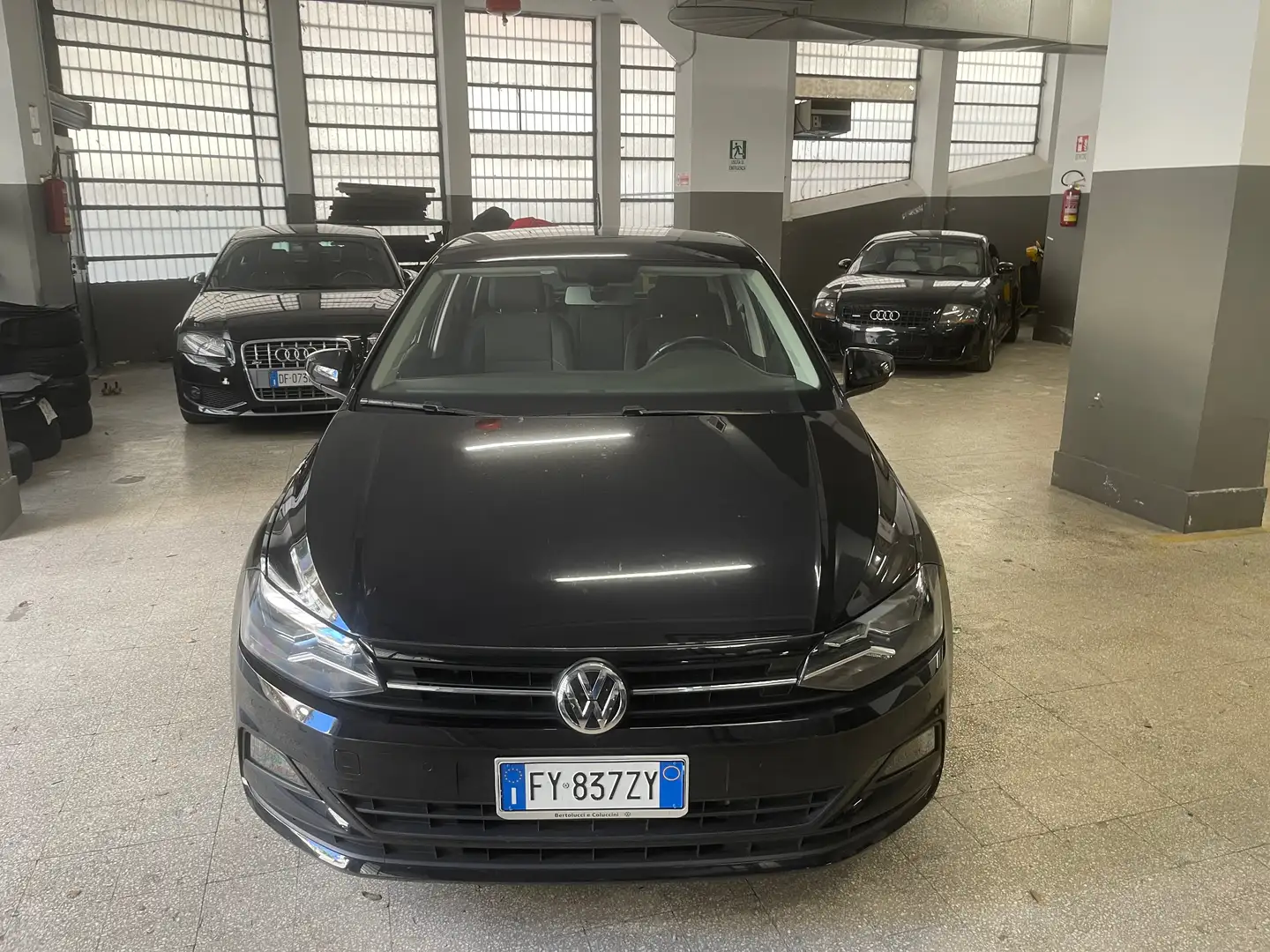 Volkswagen Polo 1.6 tdi * Automatica * Negro - 2