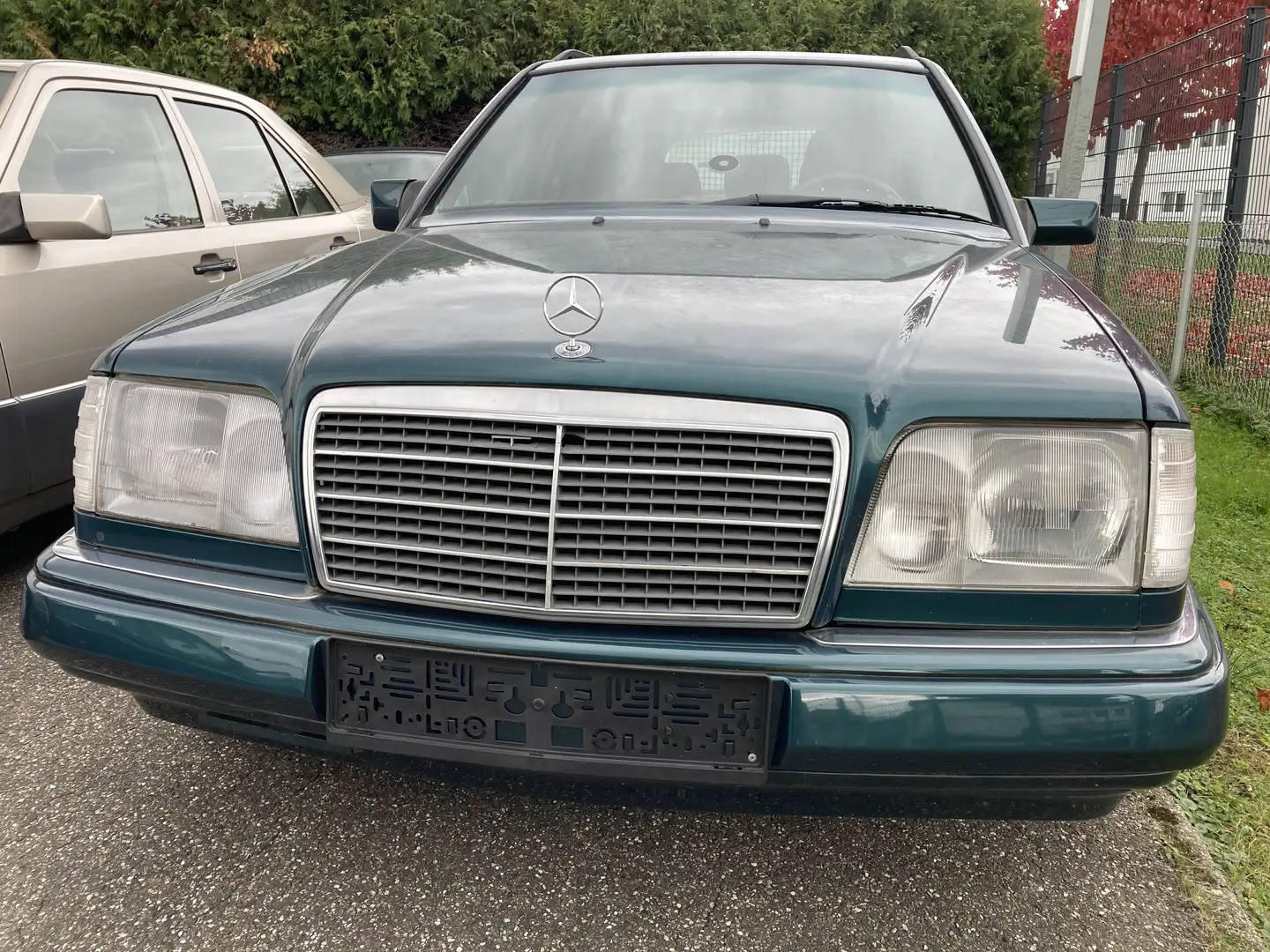 Mercedes-Benz E 250 E-Klasse T D Kombi W124 Vert - 1
