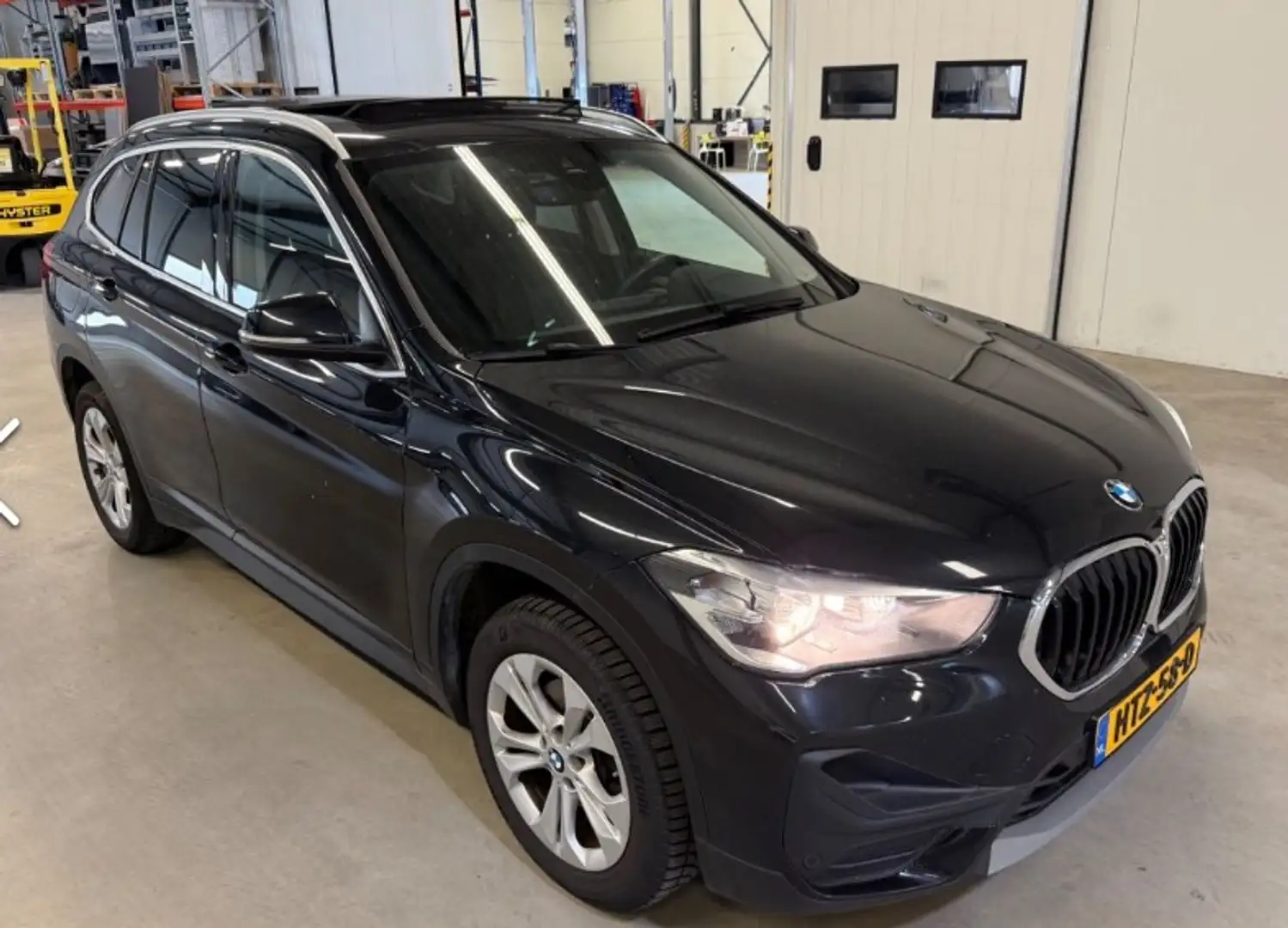 BMW X1 sDrive18i High Executive Panoramadak Leer Zwart - 2