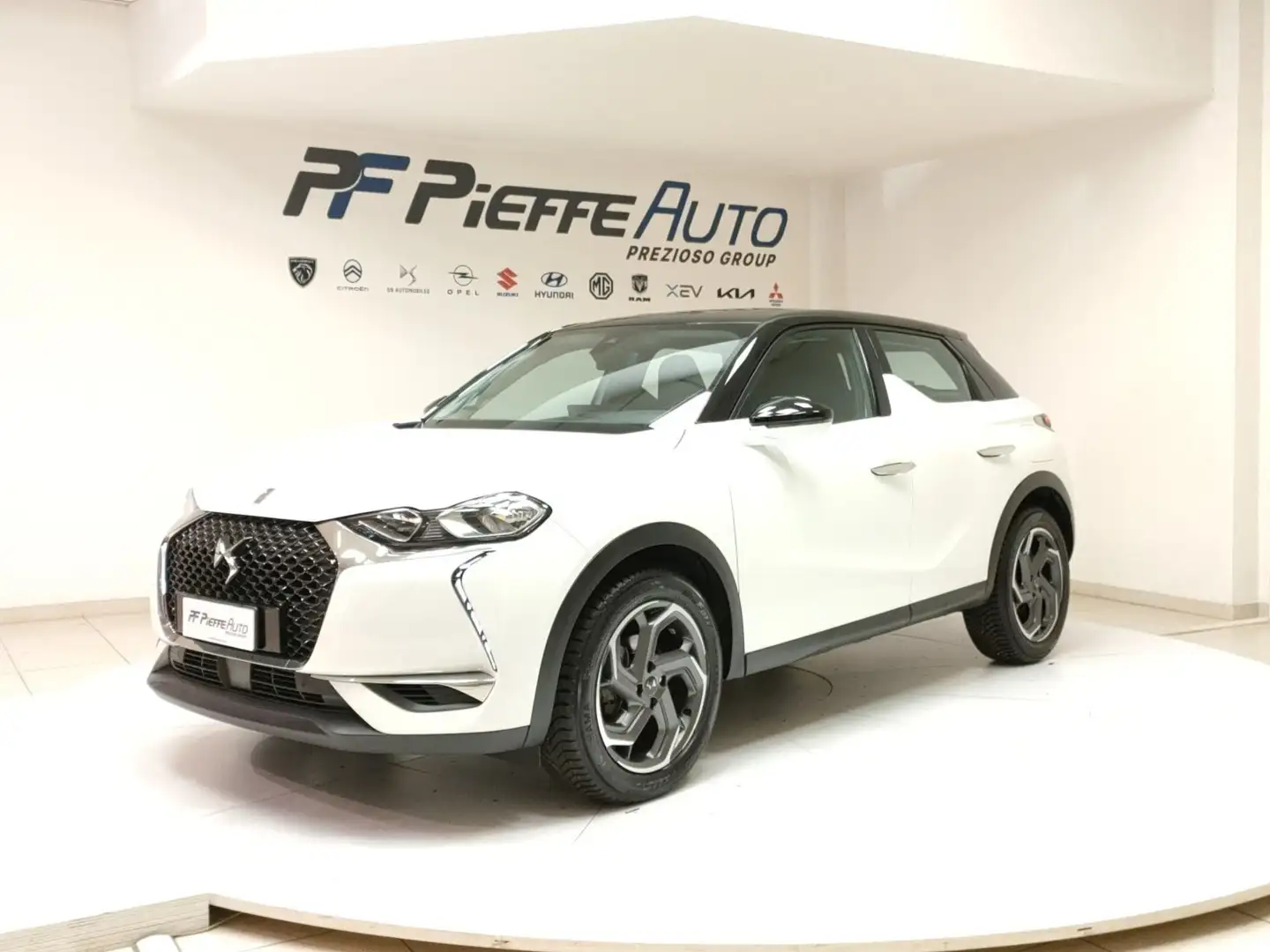 DS Automobiles DS 3 Crossback 3 Crossback - DS 3 Crossback BlueHDi 100 So Chic Bianco - 1