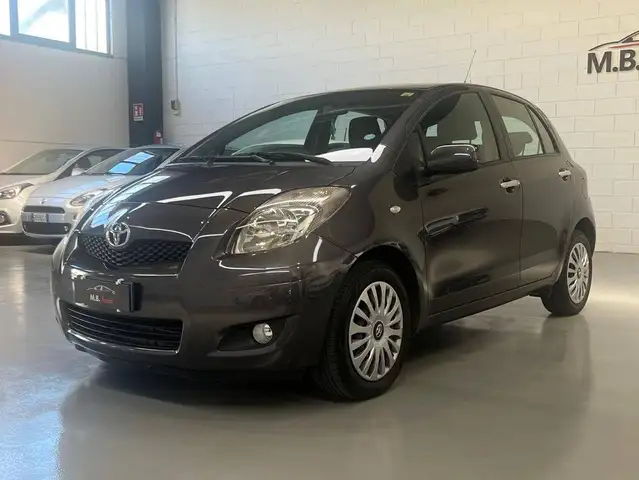 Toyota Yaris yaris 5p 1.3 (dual) Sol c/vsc trc