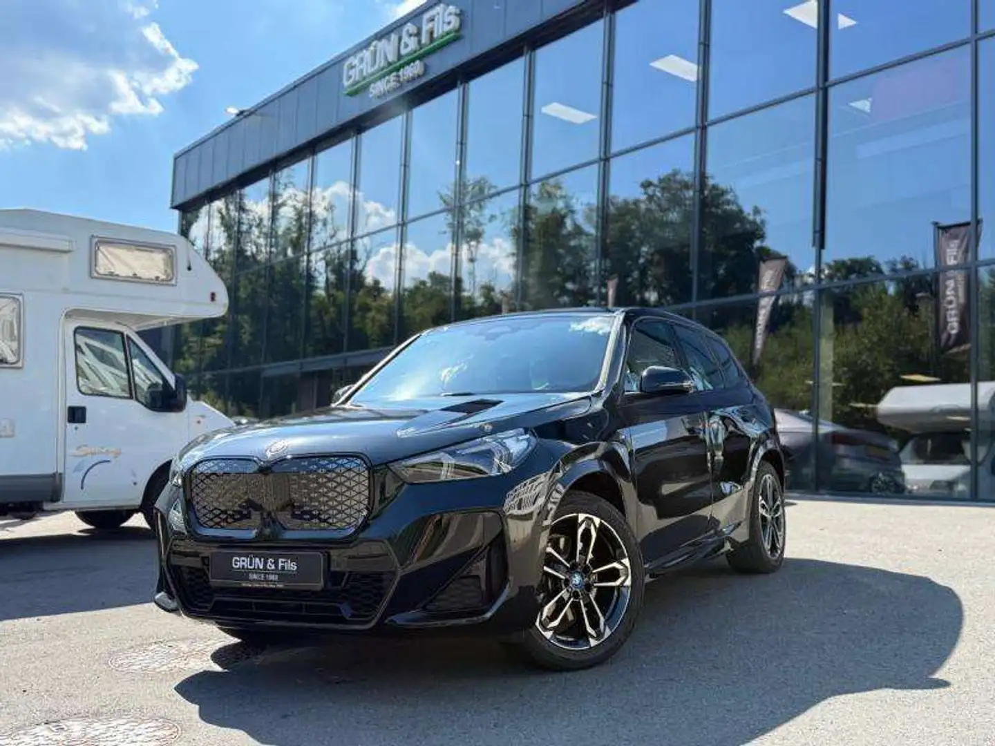 BMW iX1 xDrive30 M Sport Noir - 1