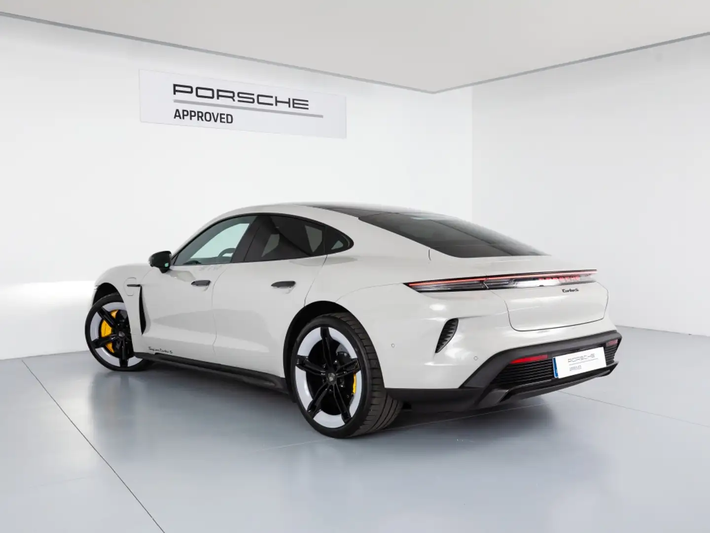 Porsche Taycan Turbo S Grijs - 2