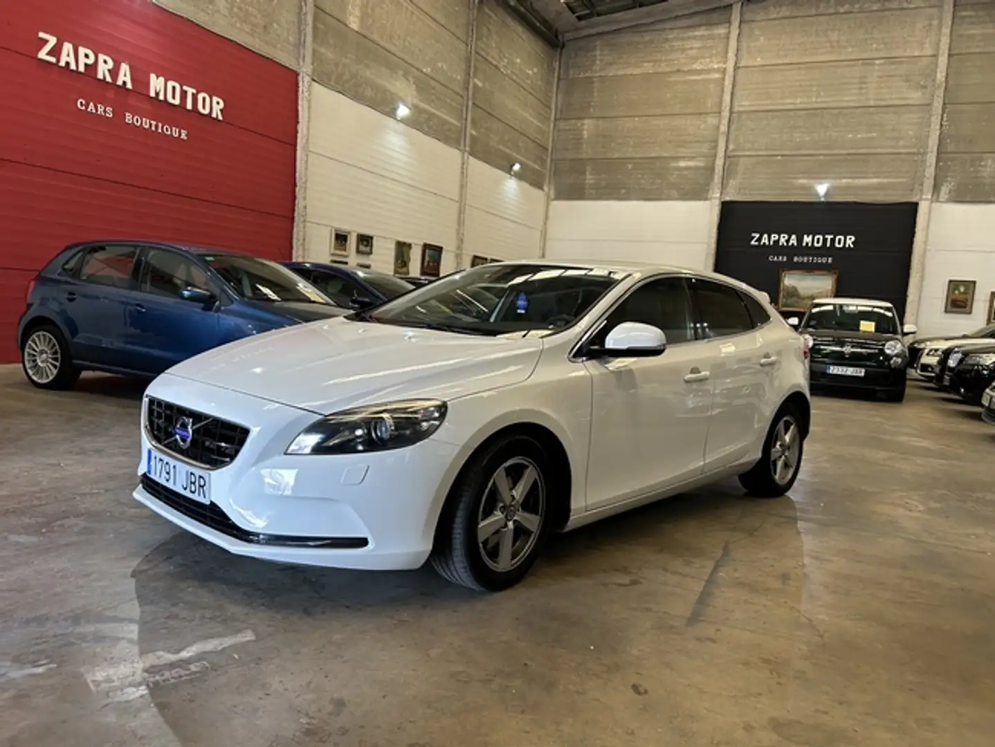 Volvo V40 D3 Momentum 150 Blanco - 1